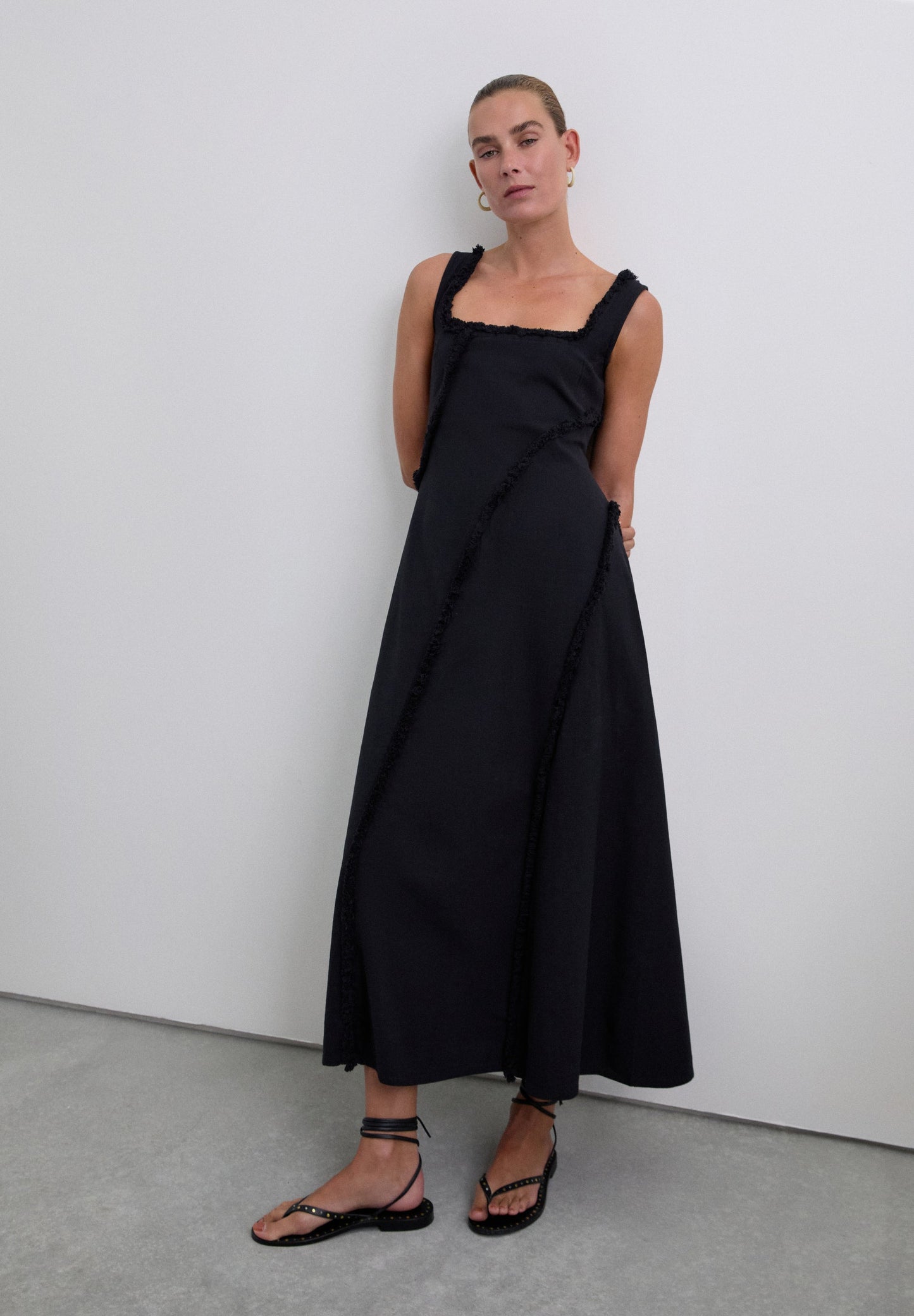 VESTIDO FLECOS DESPUNTADOS