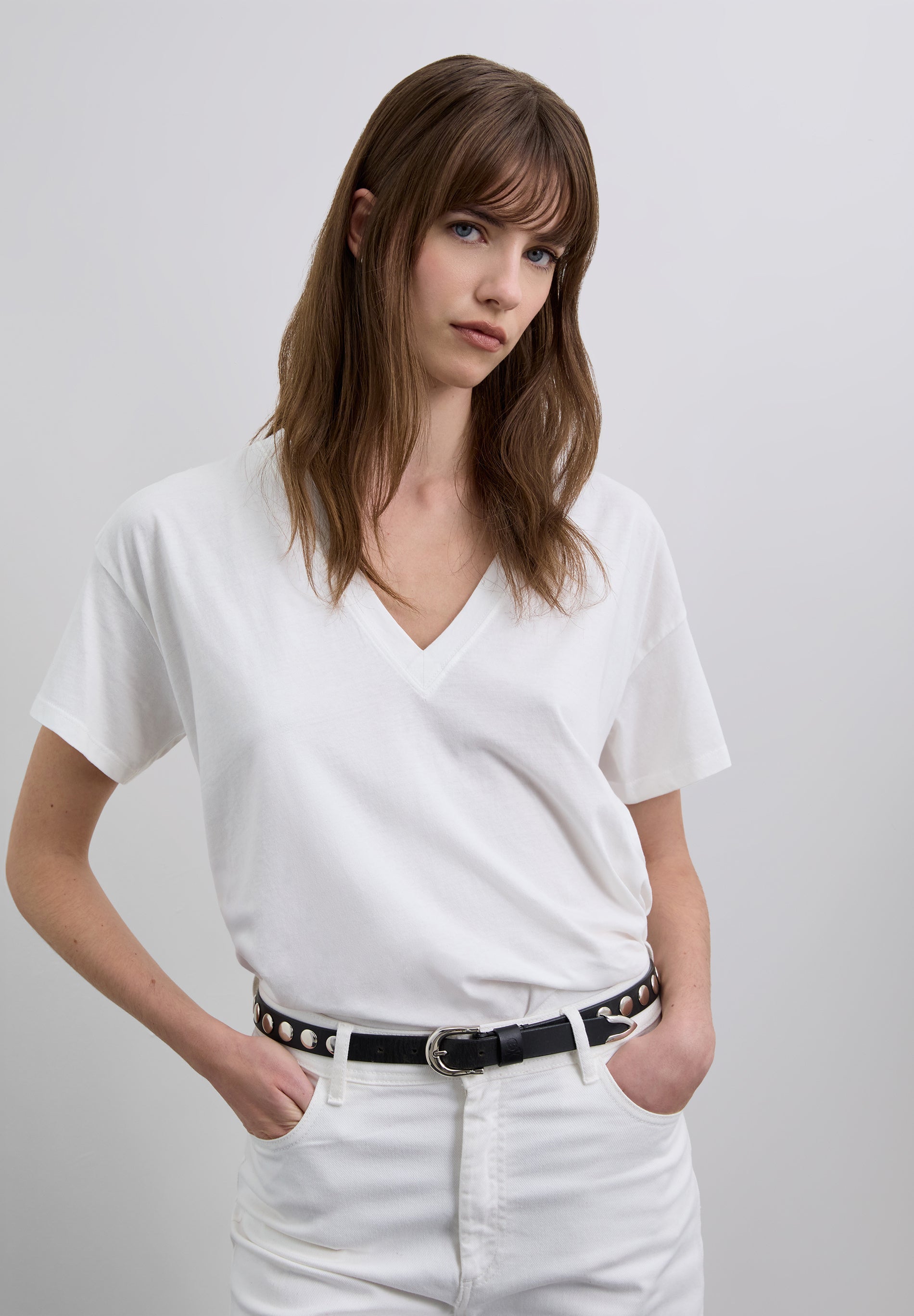 CAMISETA BÁSICA CUELLO PICO - Scalpers