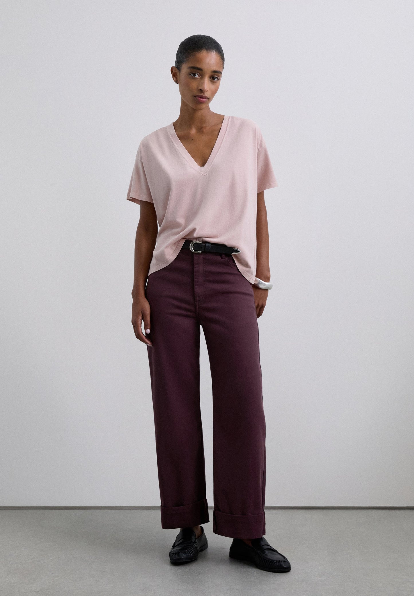 CAMISETA BÁSICA CUELLO PICO