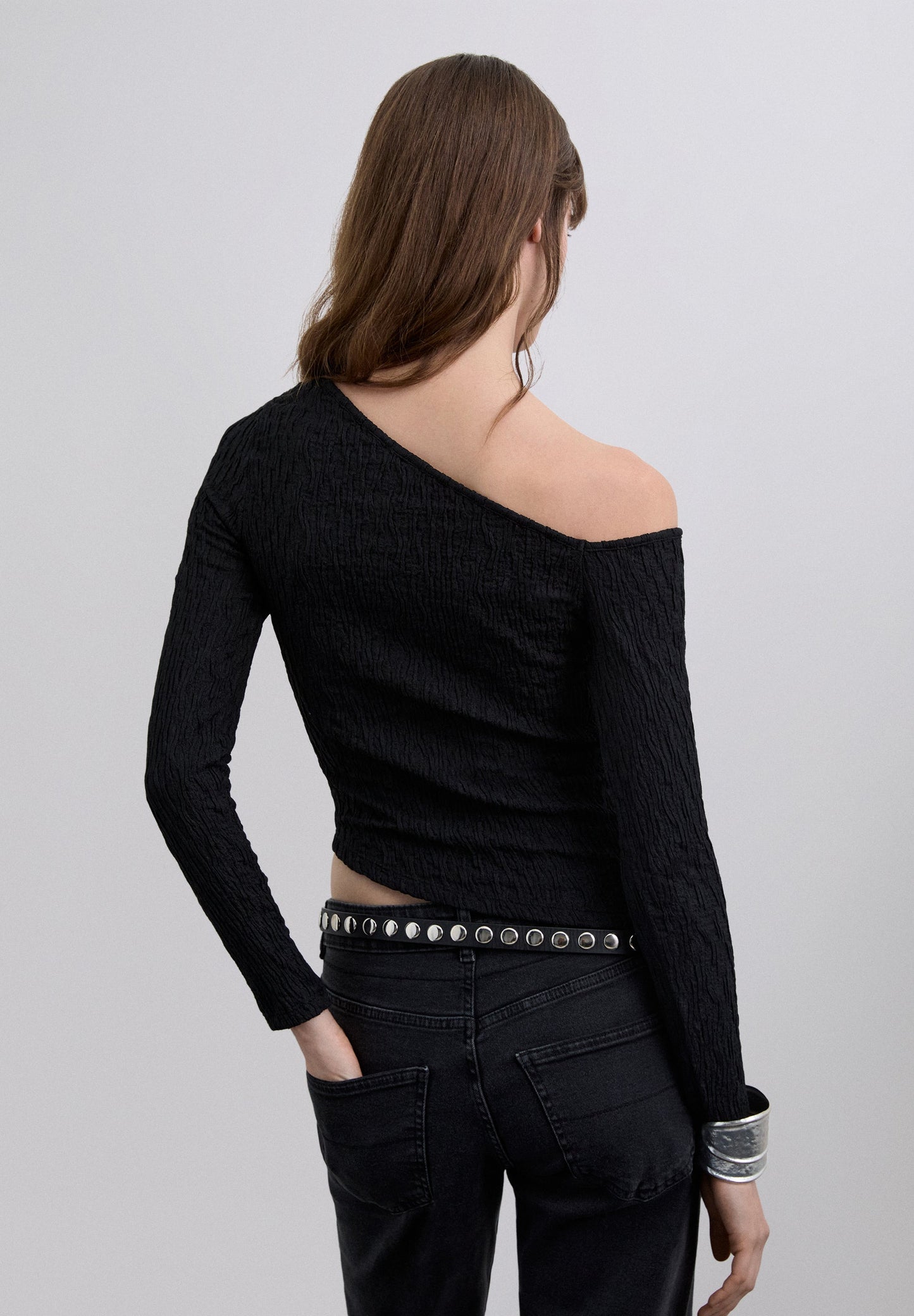 TOP ASIMÉTRICO HOMBRO DESCUBIERTO