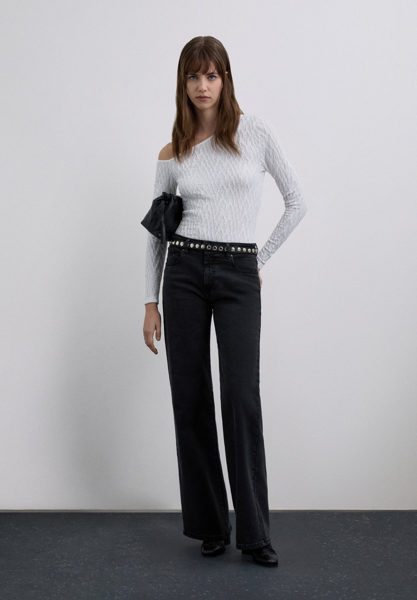 TOP ASIMÉTRICO HOMBRO DESCUBIERTO