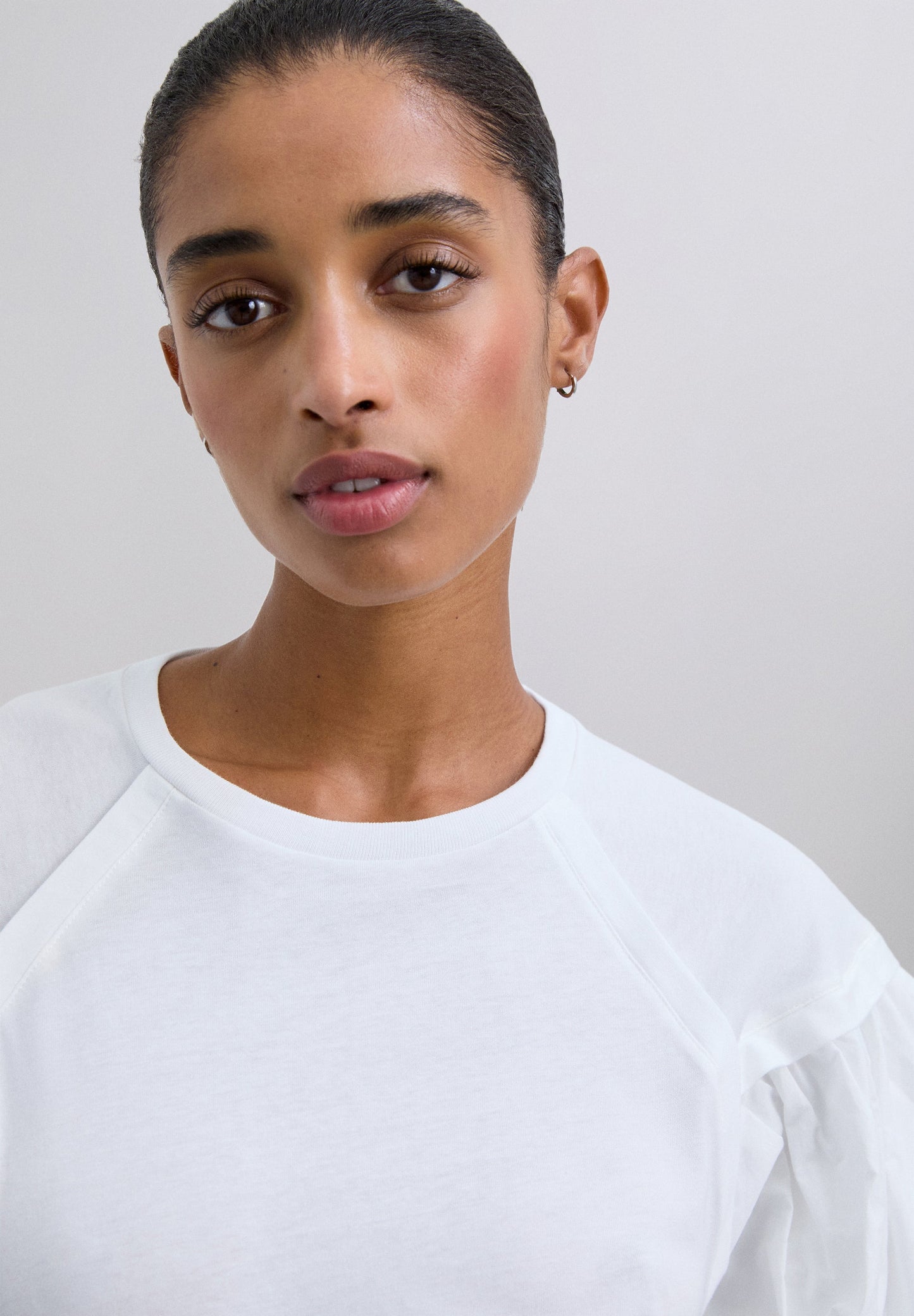 CAMISETA MANGA ABULLONADA