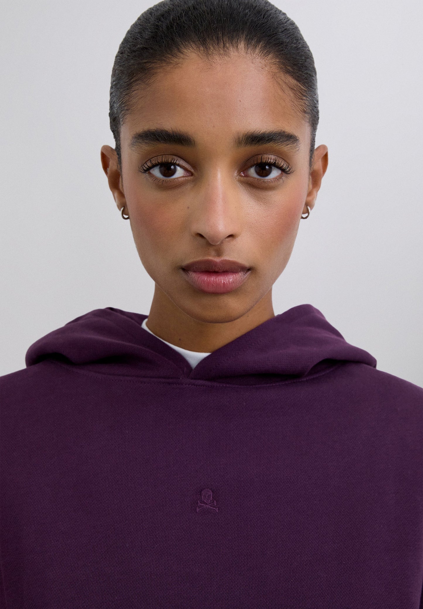 SUDADERA BÁSICA CALAVERA CAPUCHA