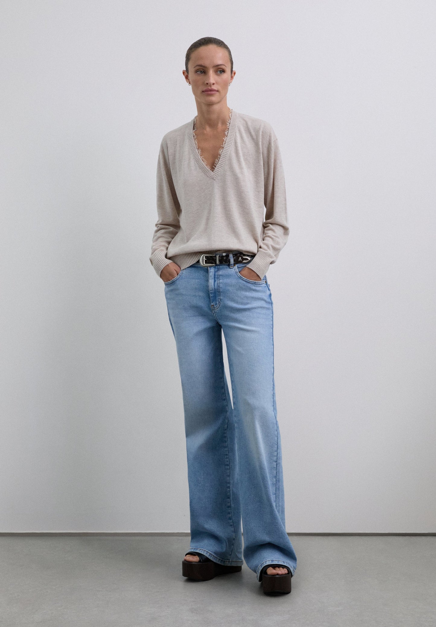 JERSEY ESCOTE V ENCAJE