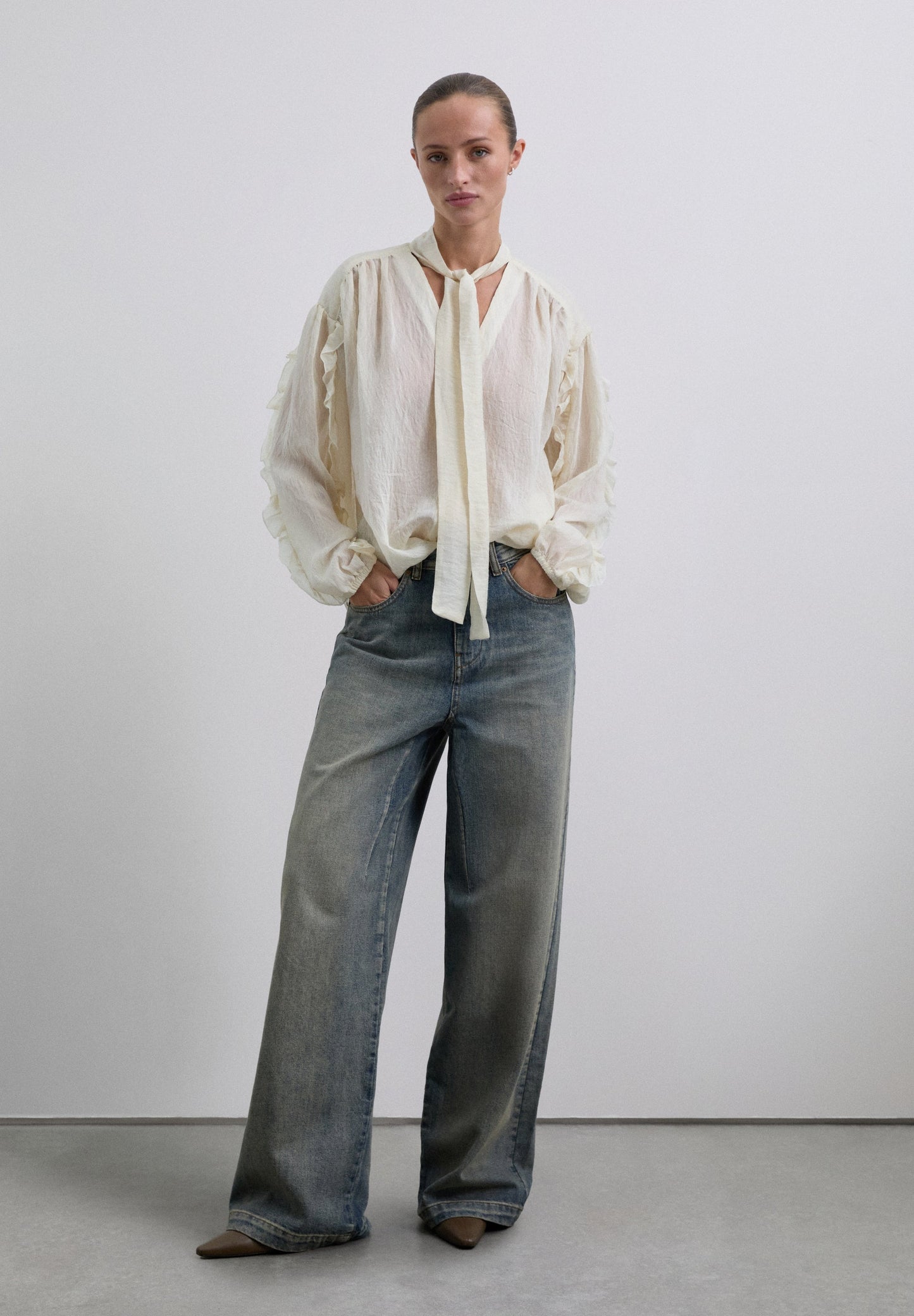 BLUSA DETALLE LAZO FRUNCES