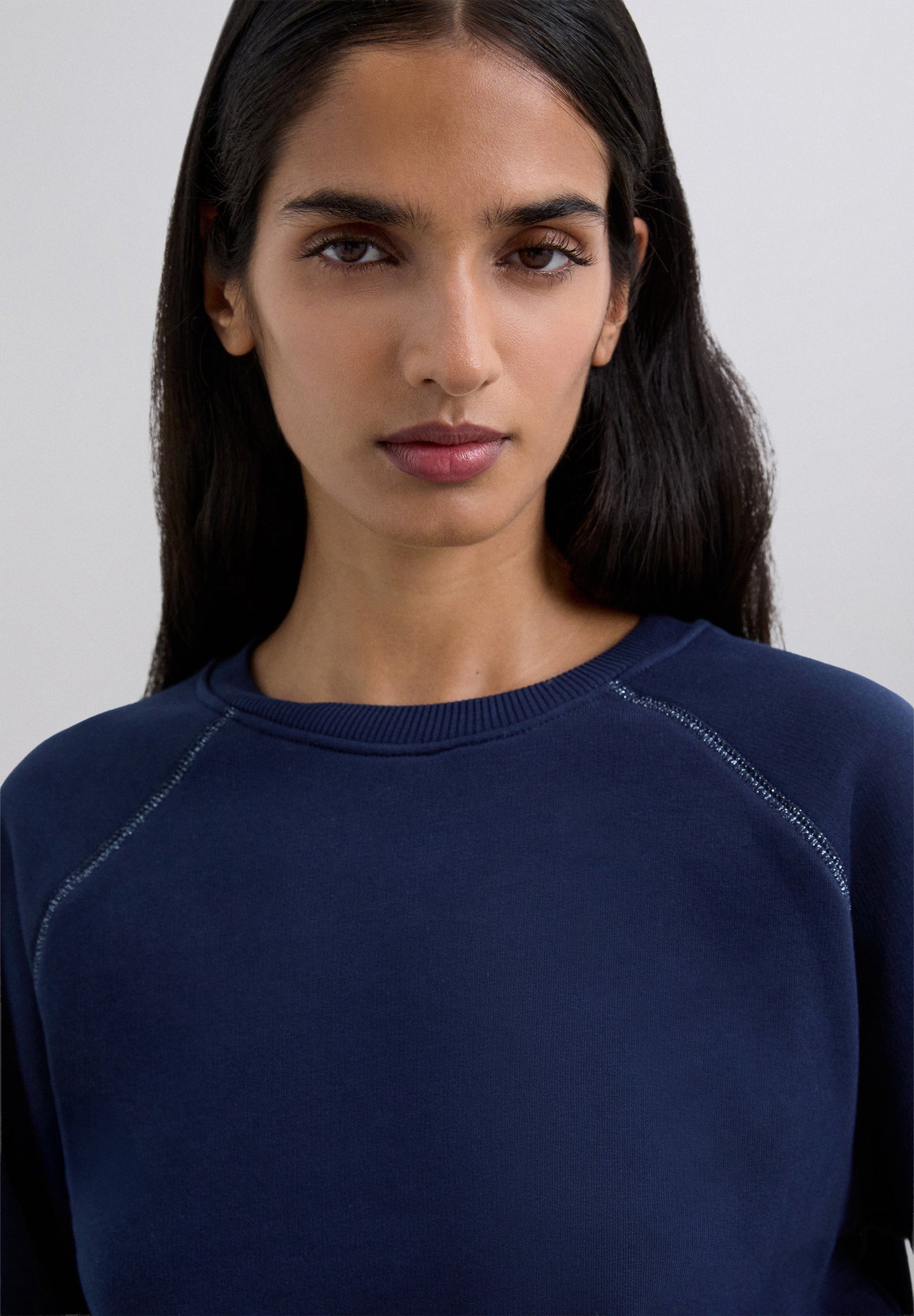 SUDADERA LOGO BORDADO TRASERO