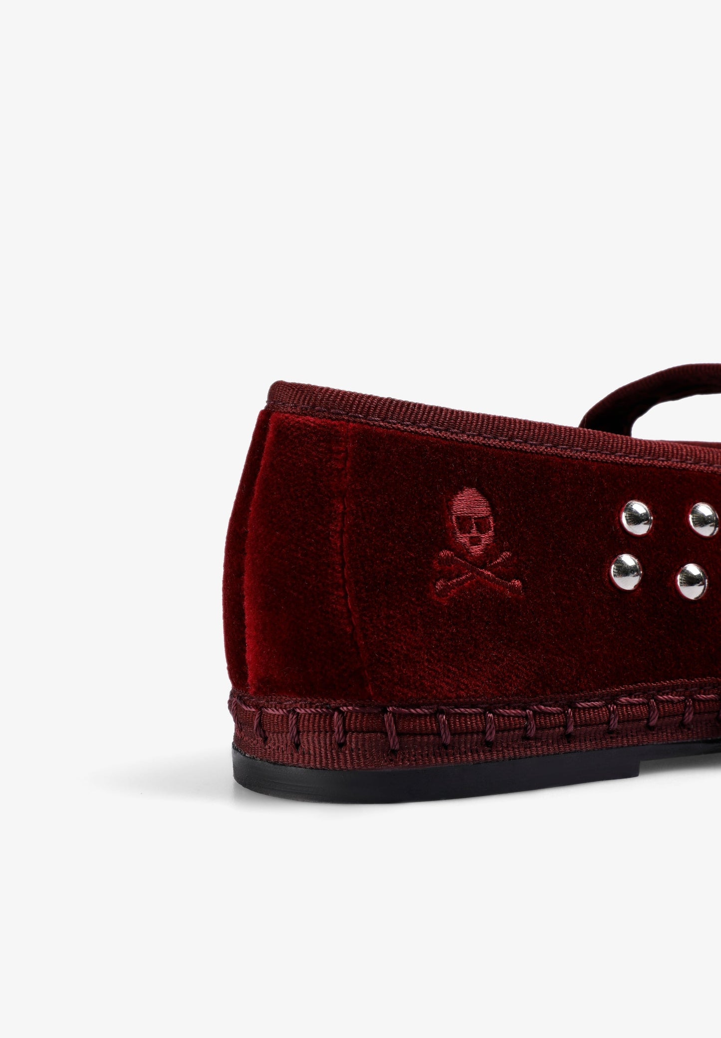 SLIPPERS TACHUELAS CALAVERA