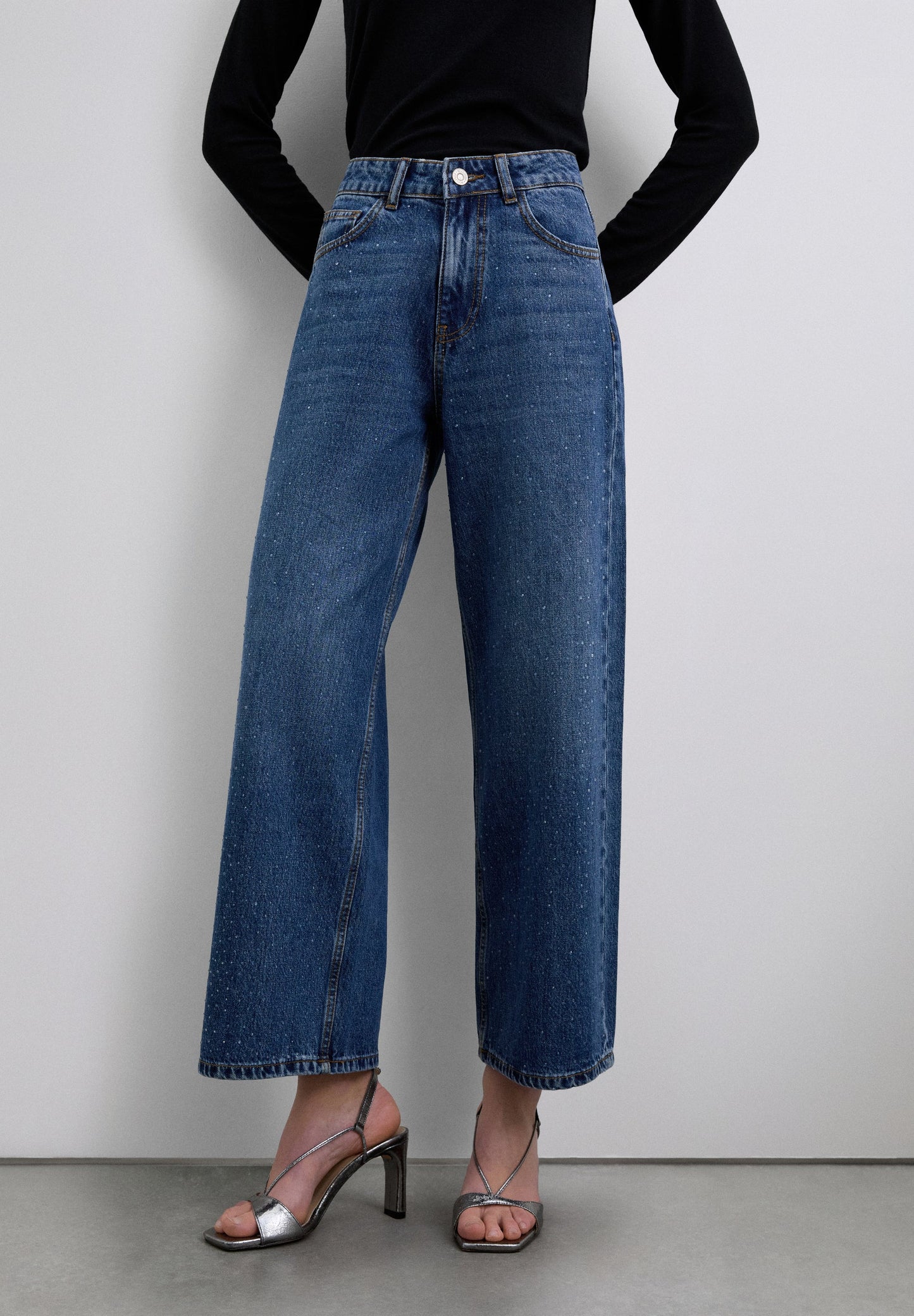JEANS RECTOS TACHUELAS