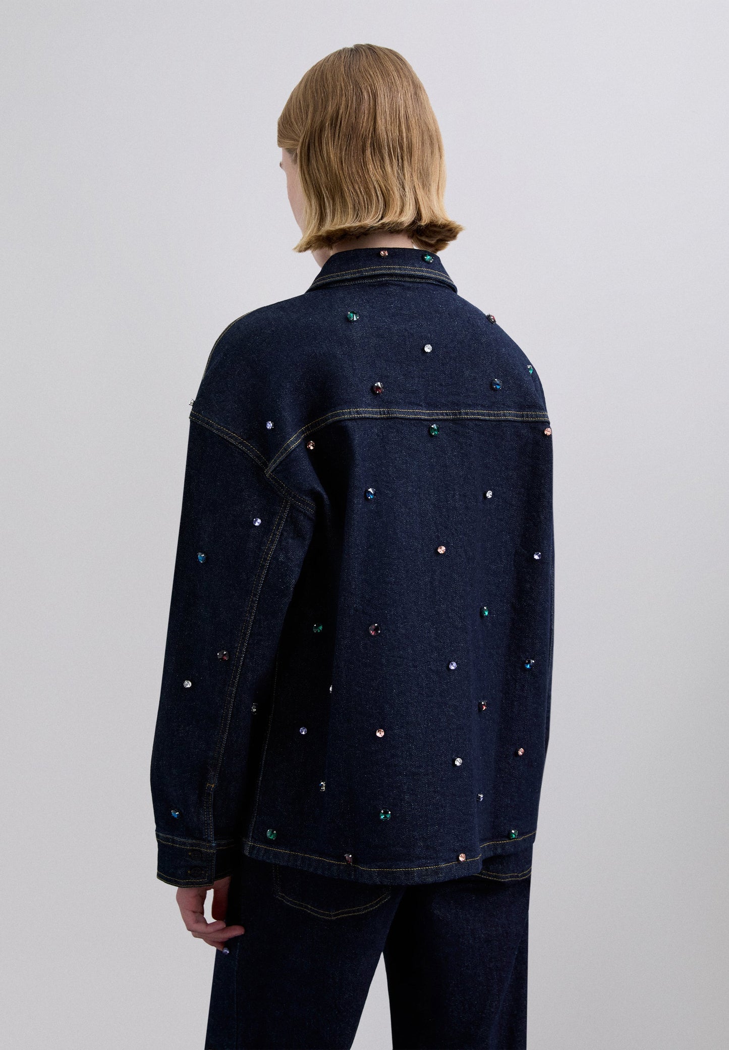 CHAQUETA DENIM CON ABALORIOS