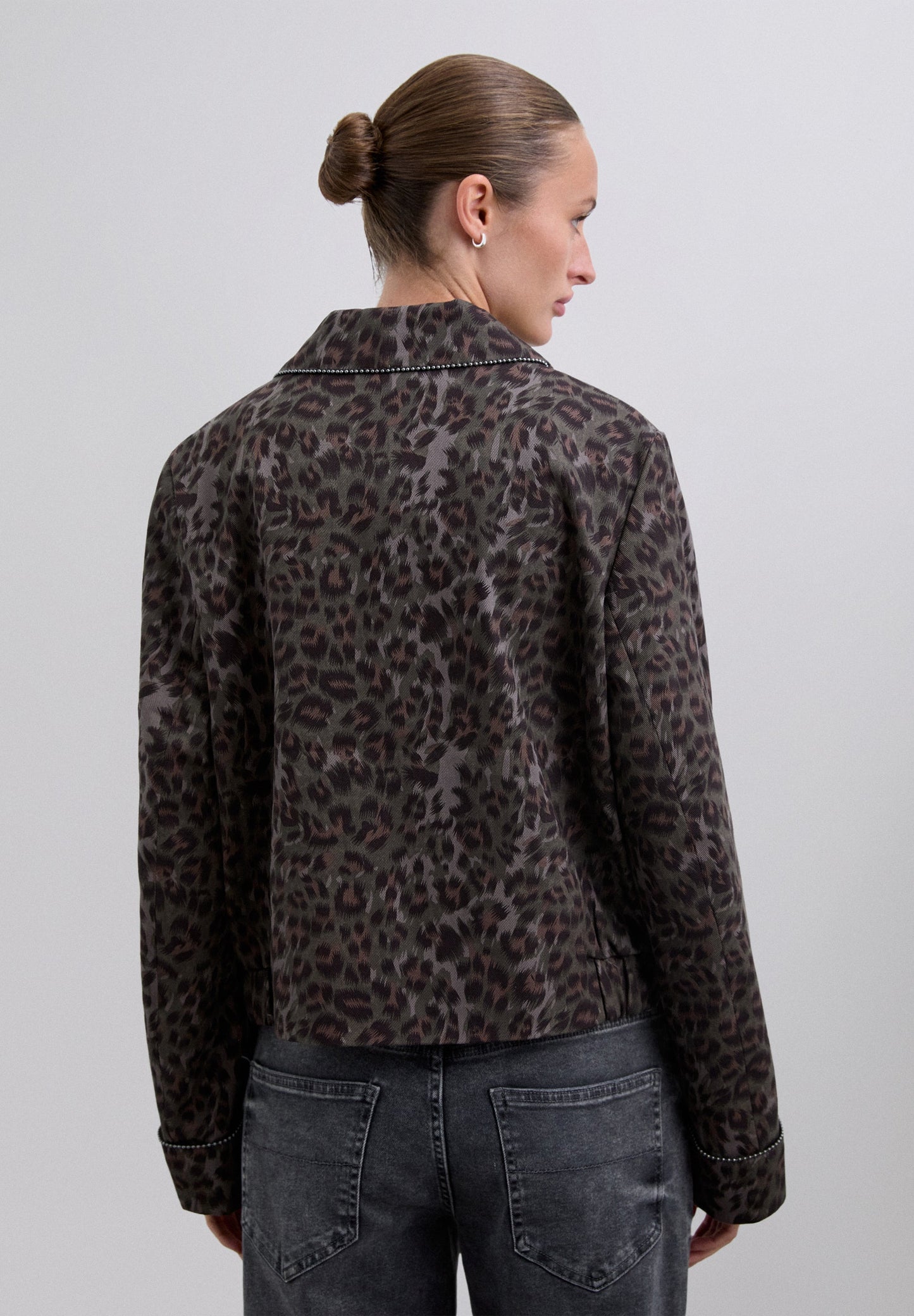 CHAQUETA ANIMAL PRINT STUDS