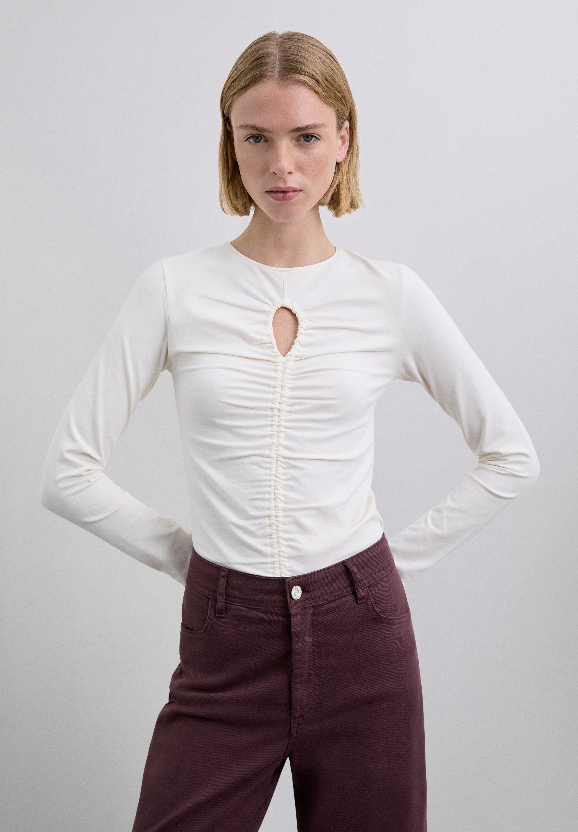 CAMISETA ABERTURA FRUNCES