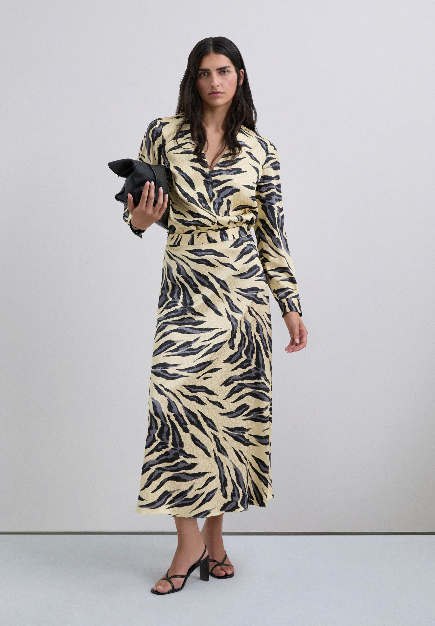 BLUSA SATINADA ANIMAL PRINT