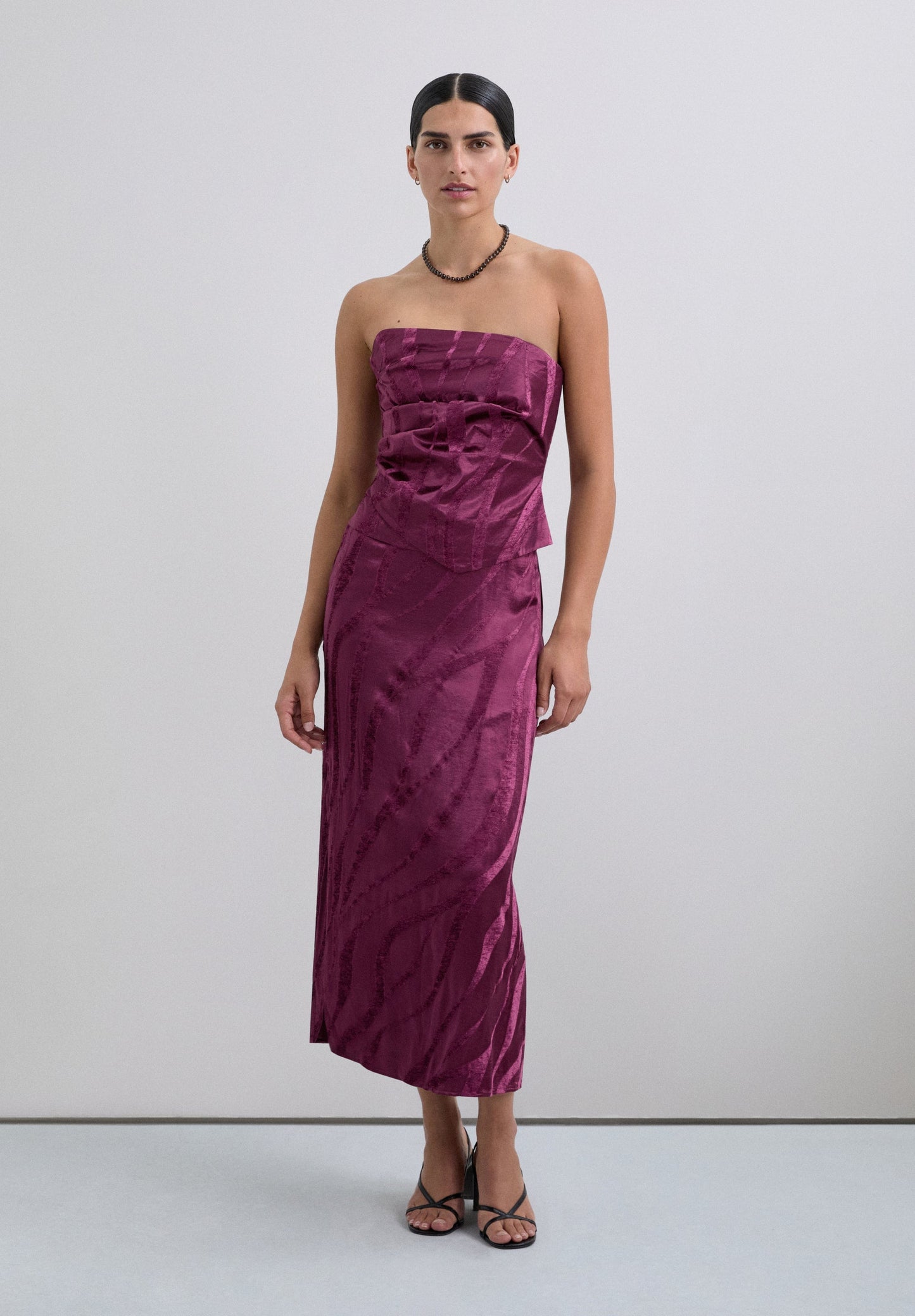 TOP ASIMÉTRICO DETALLES TERCIOPELO