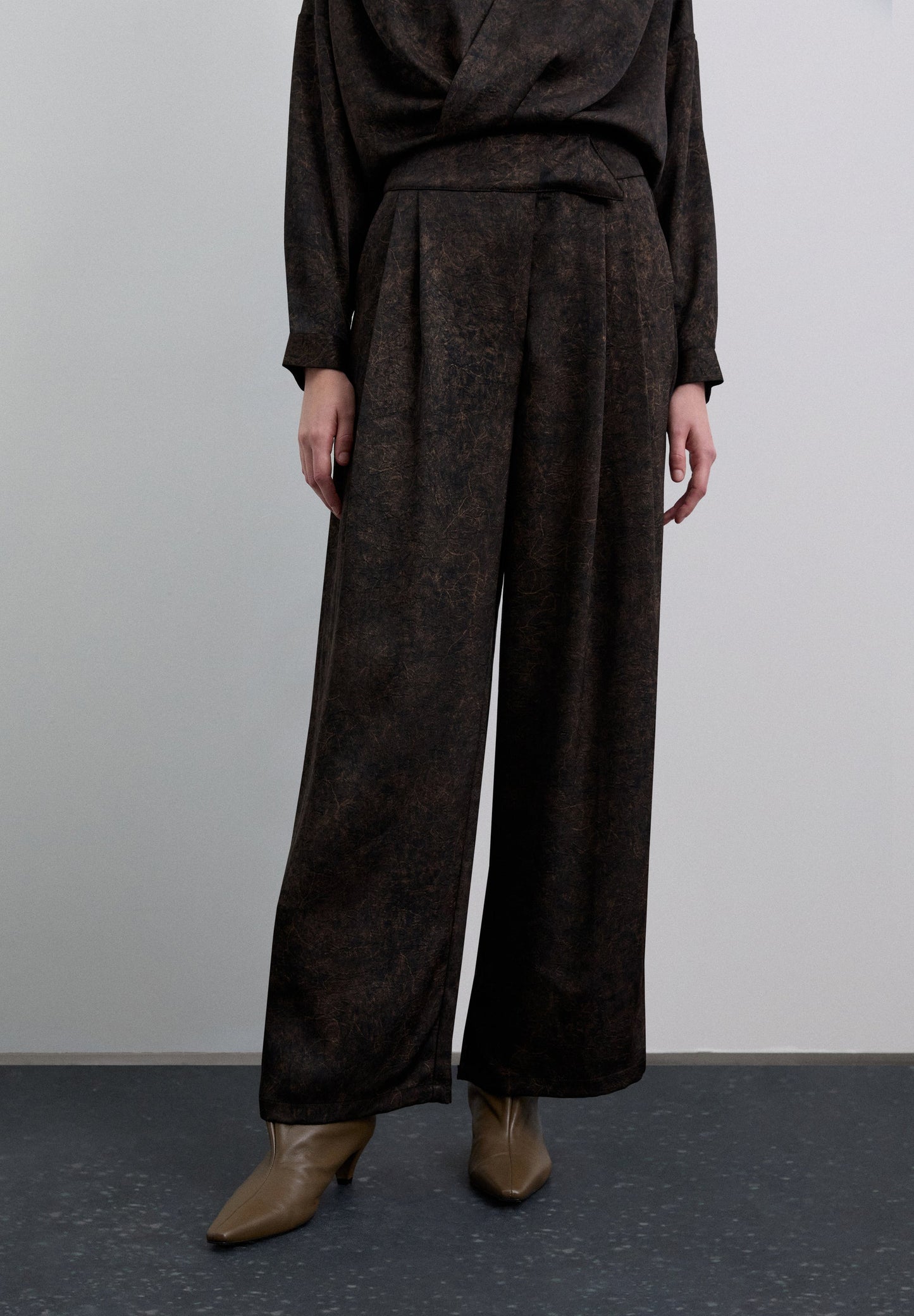 PANTALÓN ESTAMPADO SATINADO