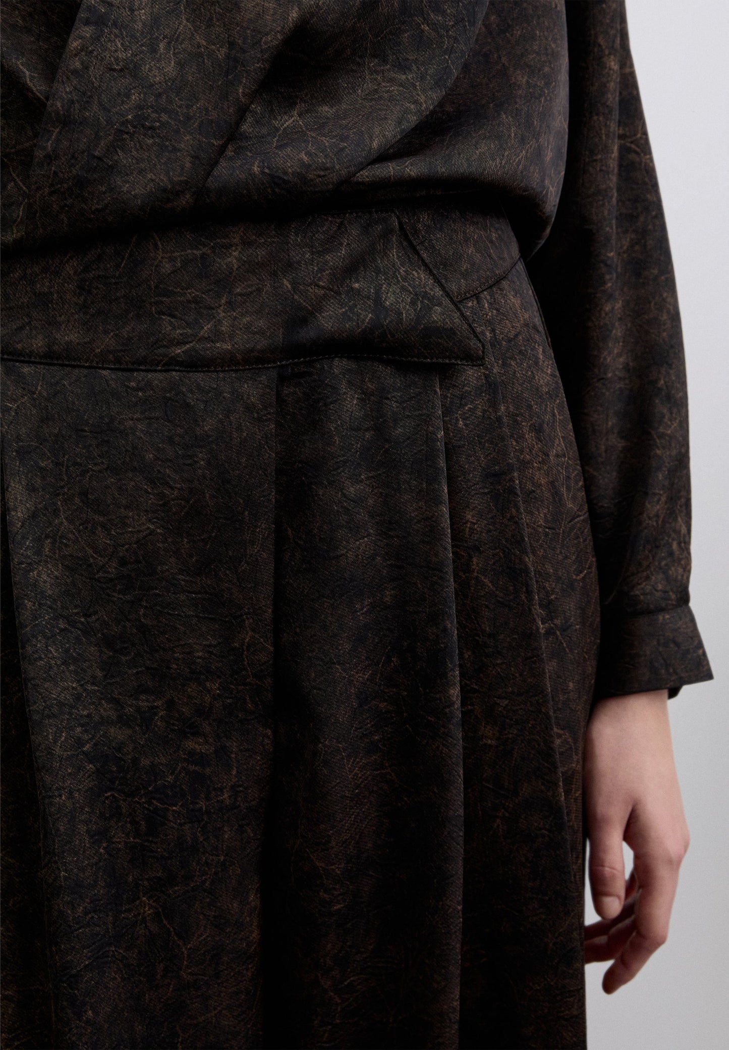 PANTALÓN ESTAMPADO SATINADO