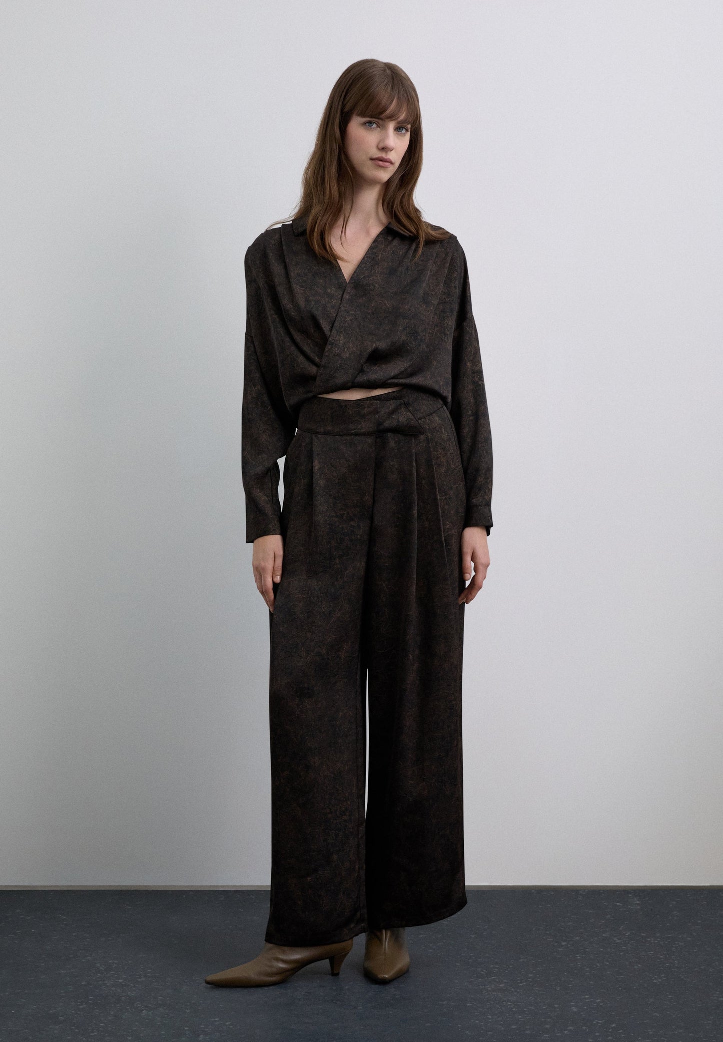 PANTALÓN ESTAMPADO SATINADO