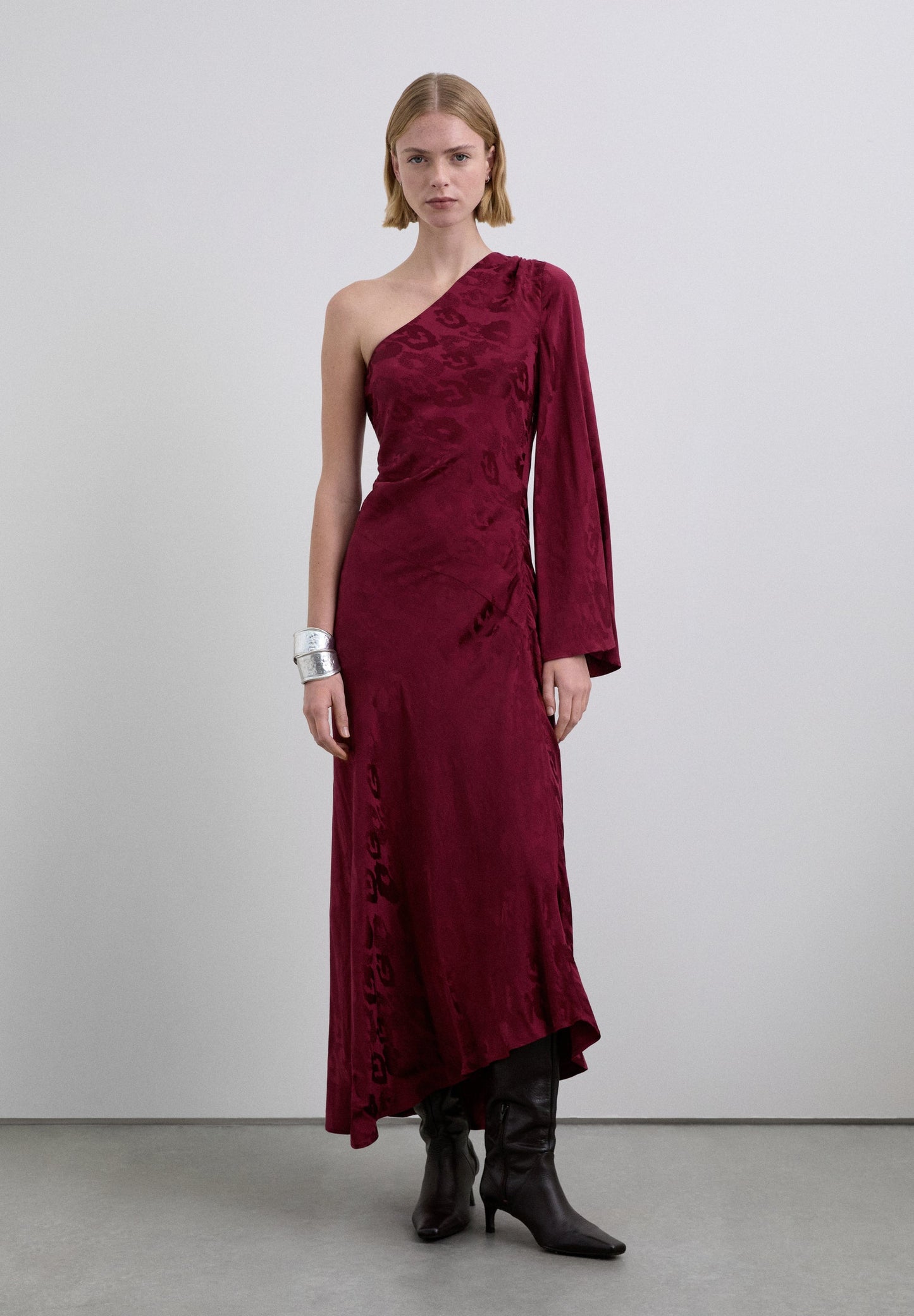 VESTIDO ESTAMPADO JACQUARD ASIMÉTRICO