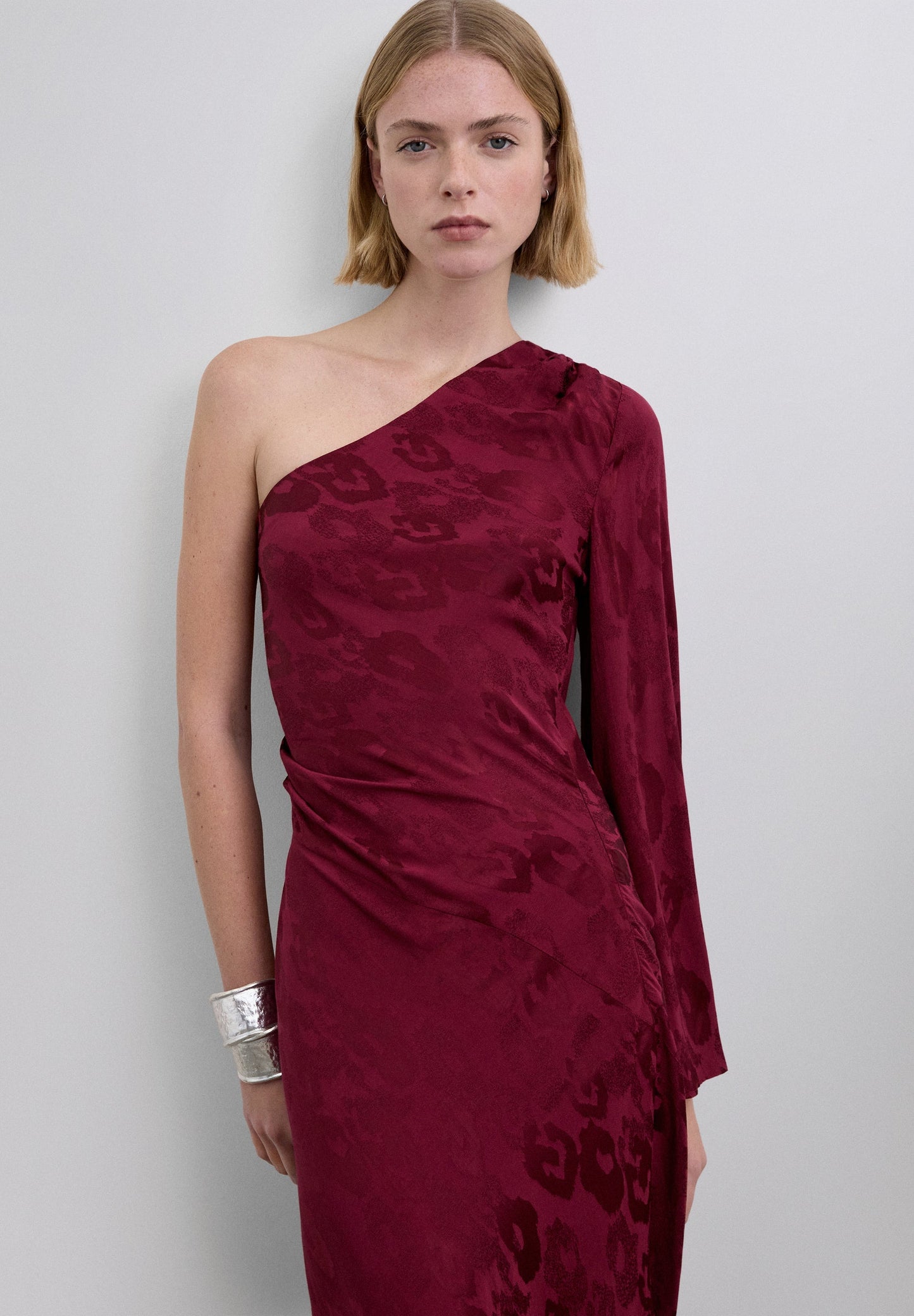 VESTIDO ESTAMPADO JACQUARD ASIMÉTRICO