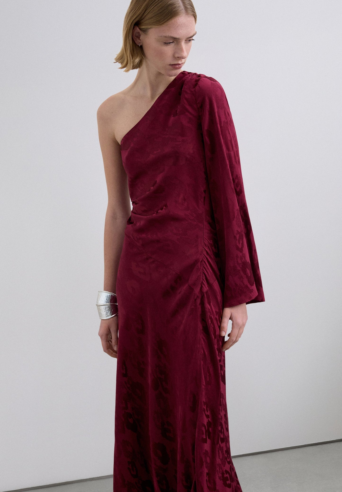 VESTIDO ESTAMPADO JACQUARD ASIMÉTRICO