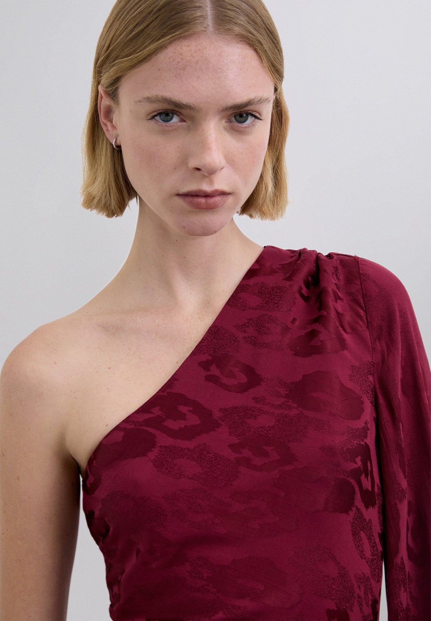 VESTIDO ESTAMPADO JACQUARD ASIMÉTRICO
