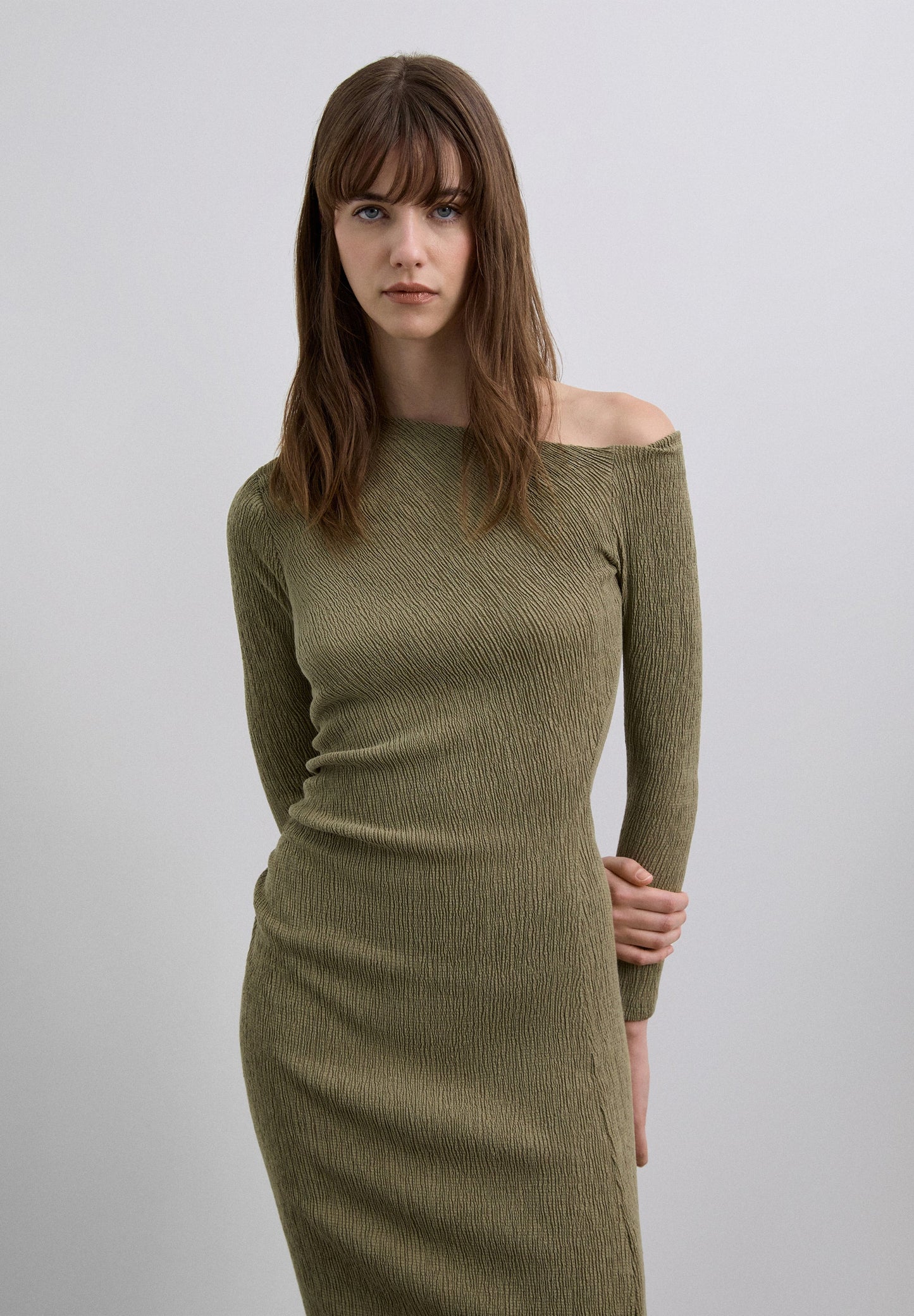 VESTIDO FRUNCES ESCOTE ASIMÉTRICO