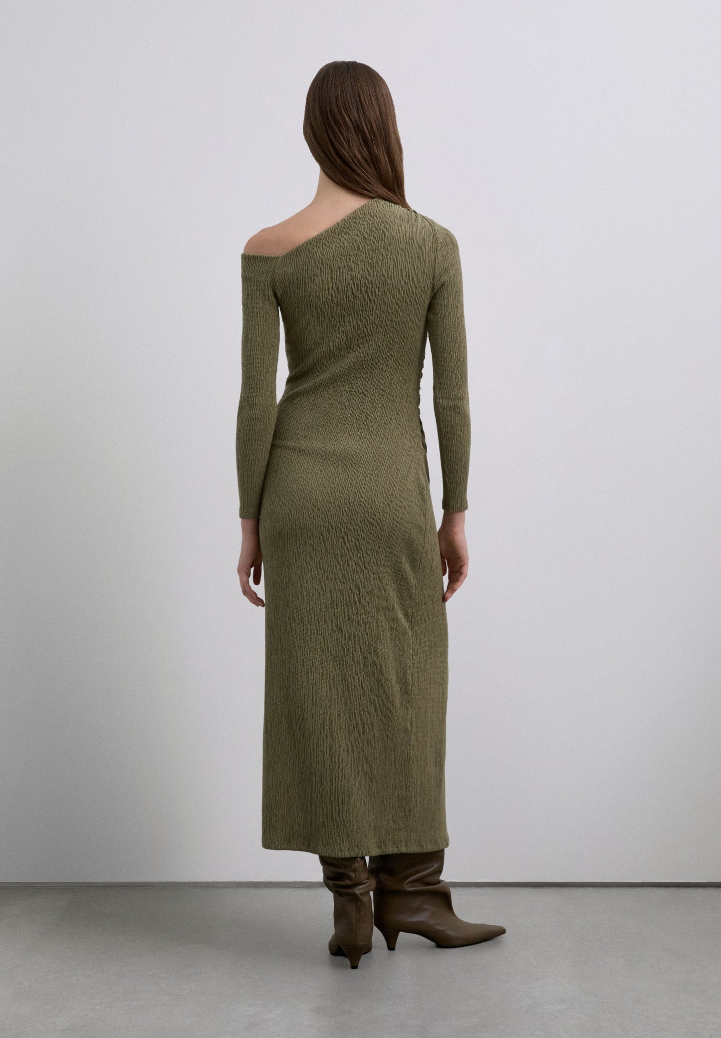 VESTIDO FRUNCES ESCOTE ASIMÉTRICO