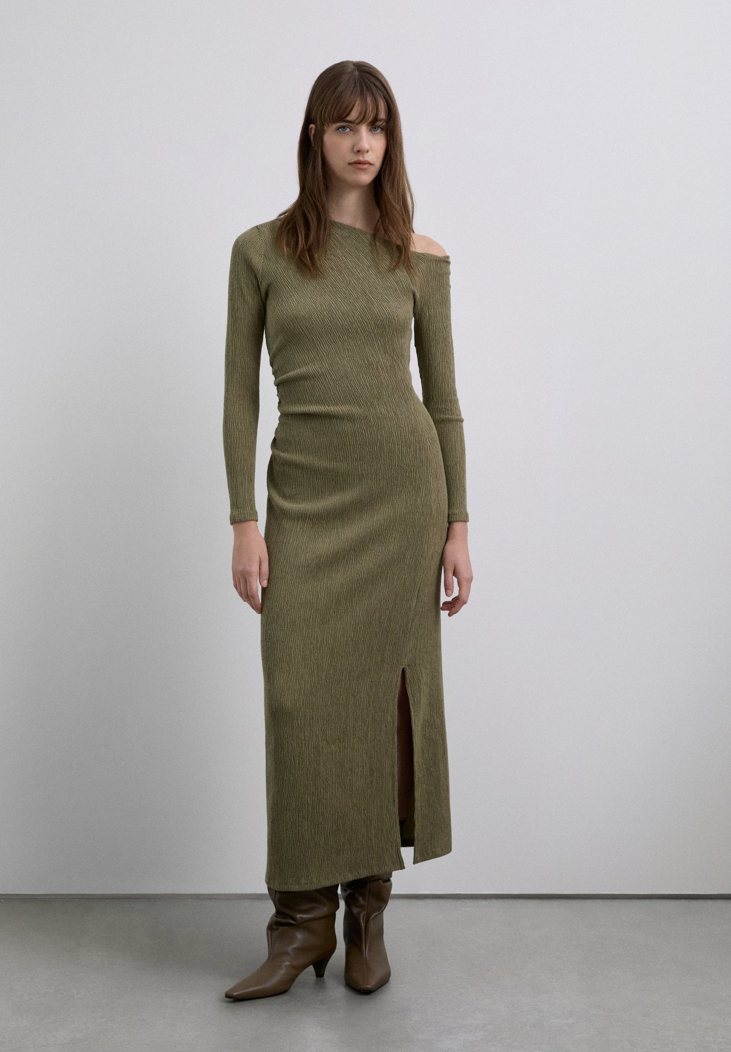 VESTIDO FRUNCES ESCOTE ASIMÉTRICO