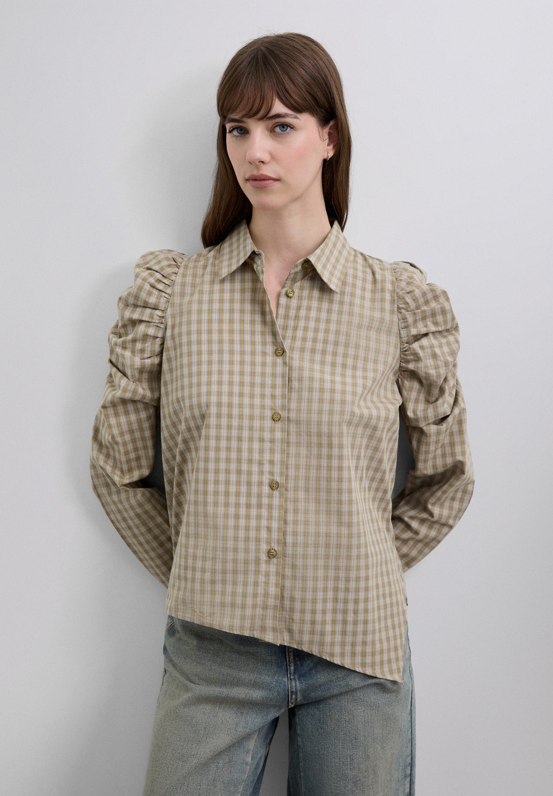 CAMISA ABULLONADA ASIMÉTRICA