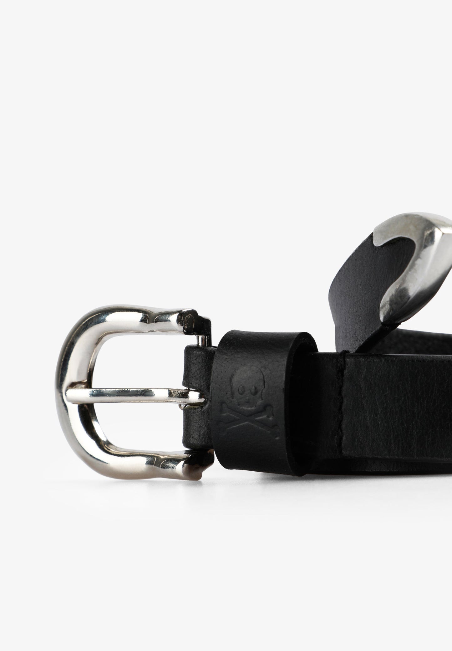 CINTURÓN CLÁSICO PIEL TACHUELAS