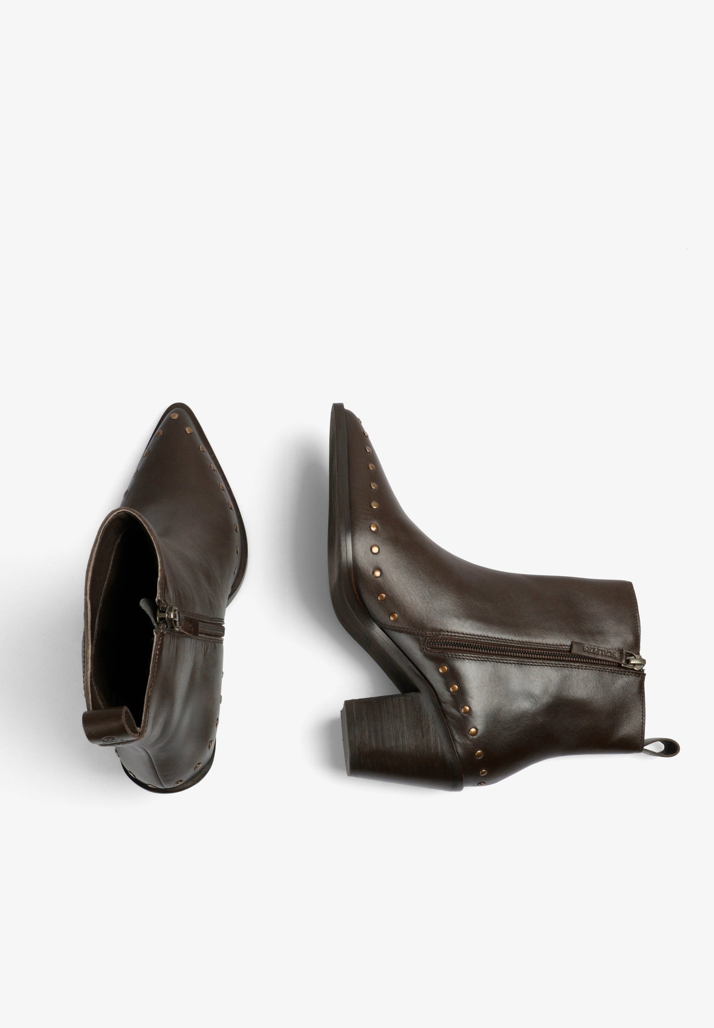BOTAS DE PIEL CON TACHAS