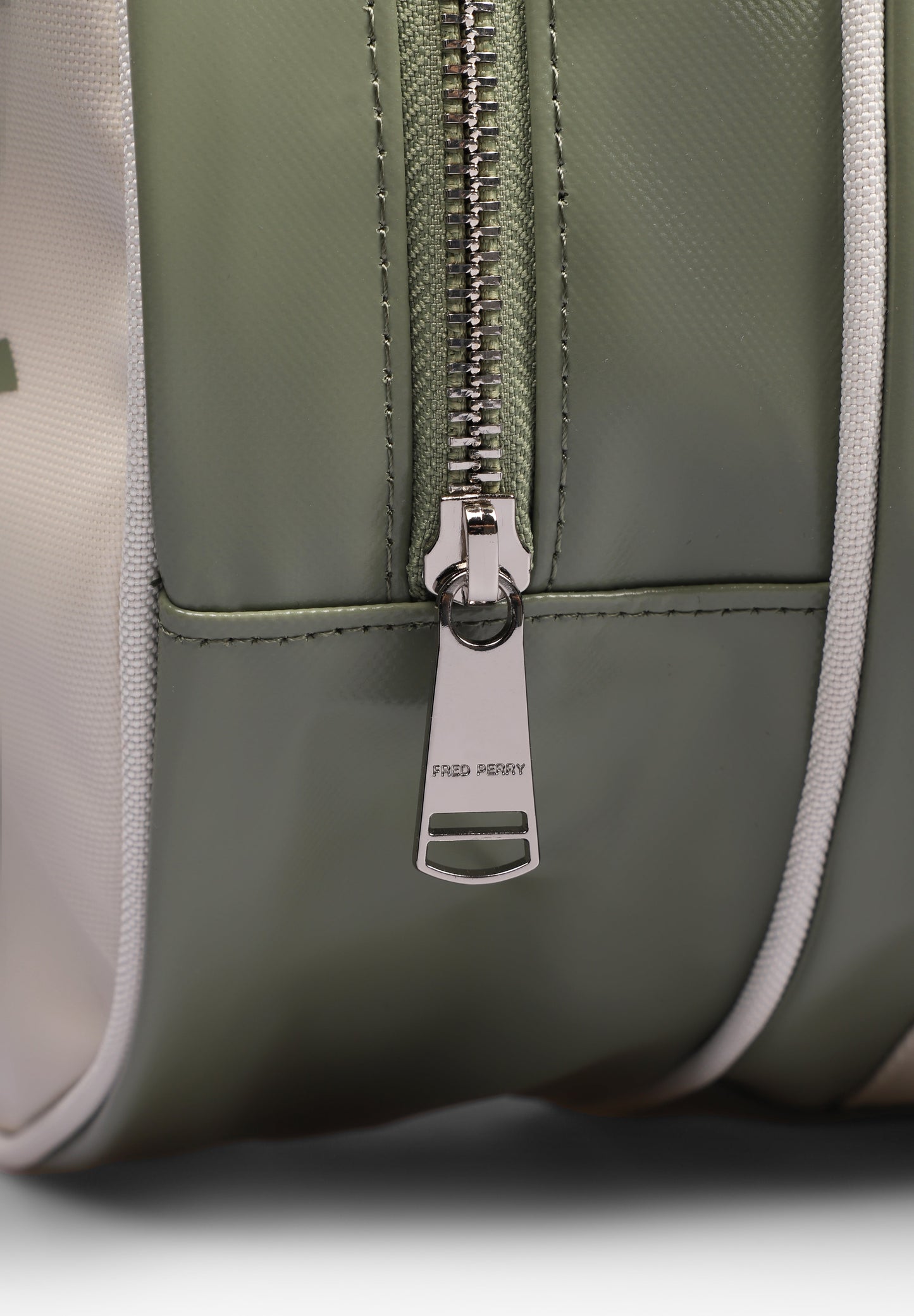 FRED PERRY | BOLSA CLASSIC BARREL