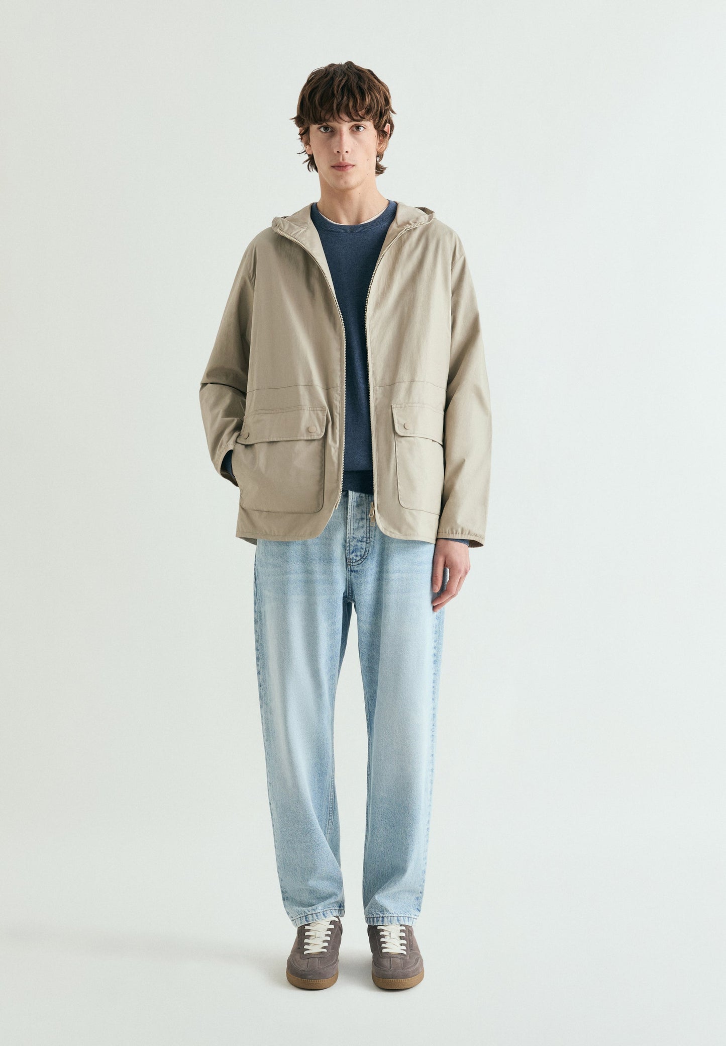 CHAQUETA CON CAPUCHA MESH