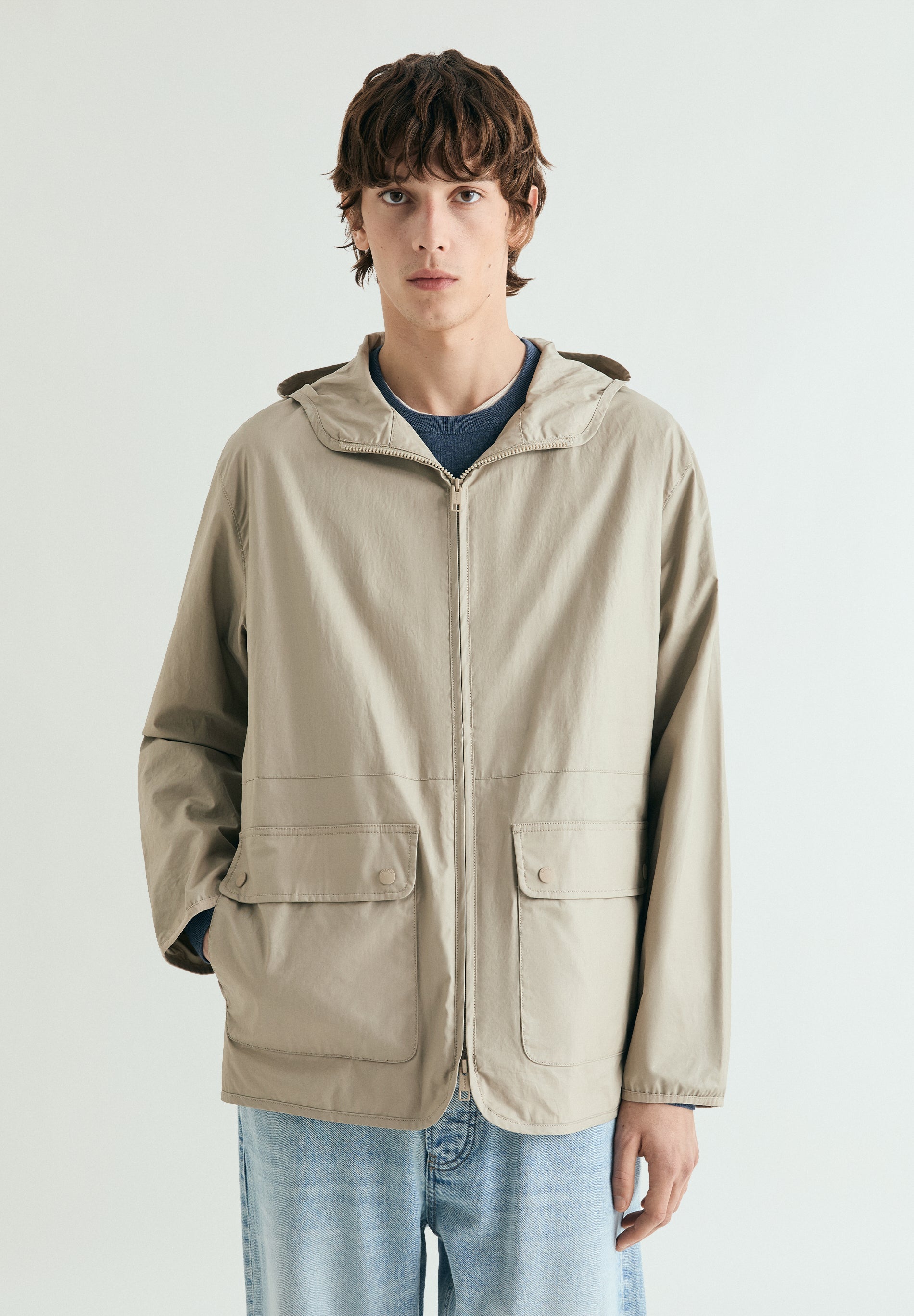 CHAQUETA CON CAPUCHA MESH