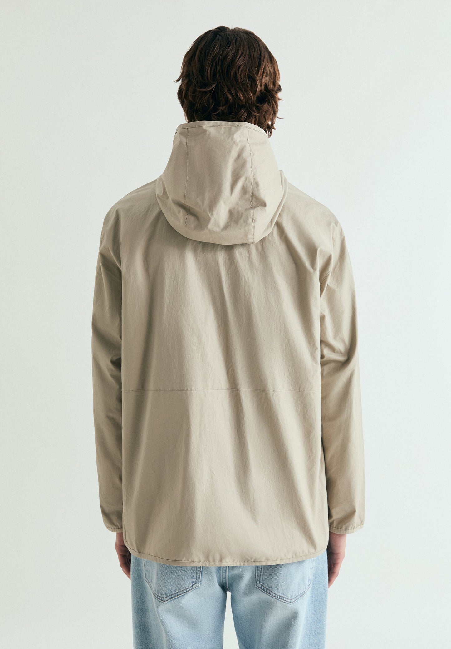 CHAQUETA CON CAPUCHA MESH