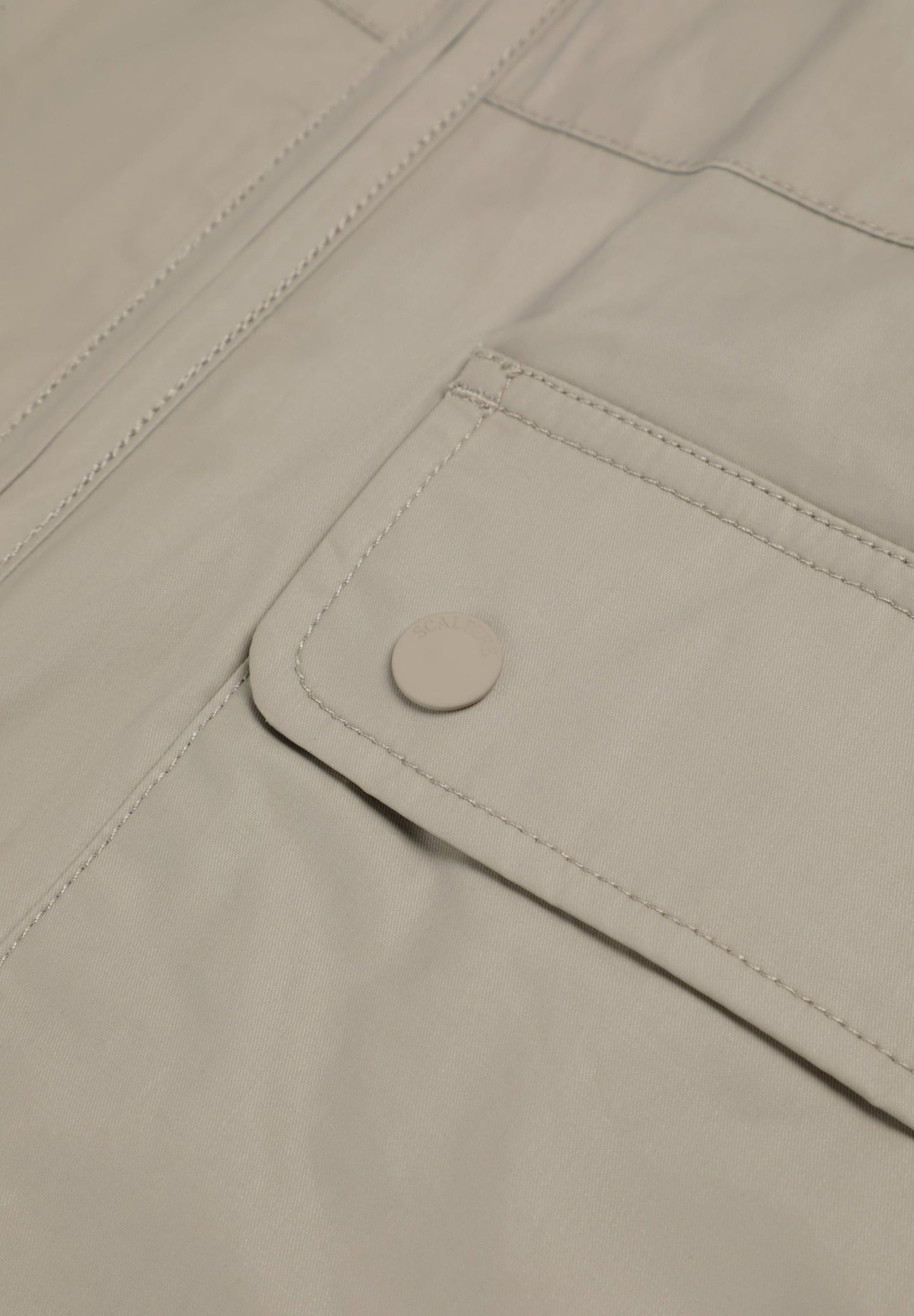 CHAQUETA CON CAPUCHA MESH