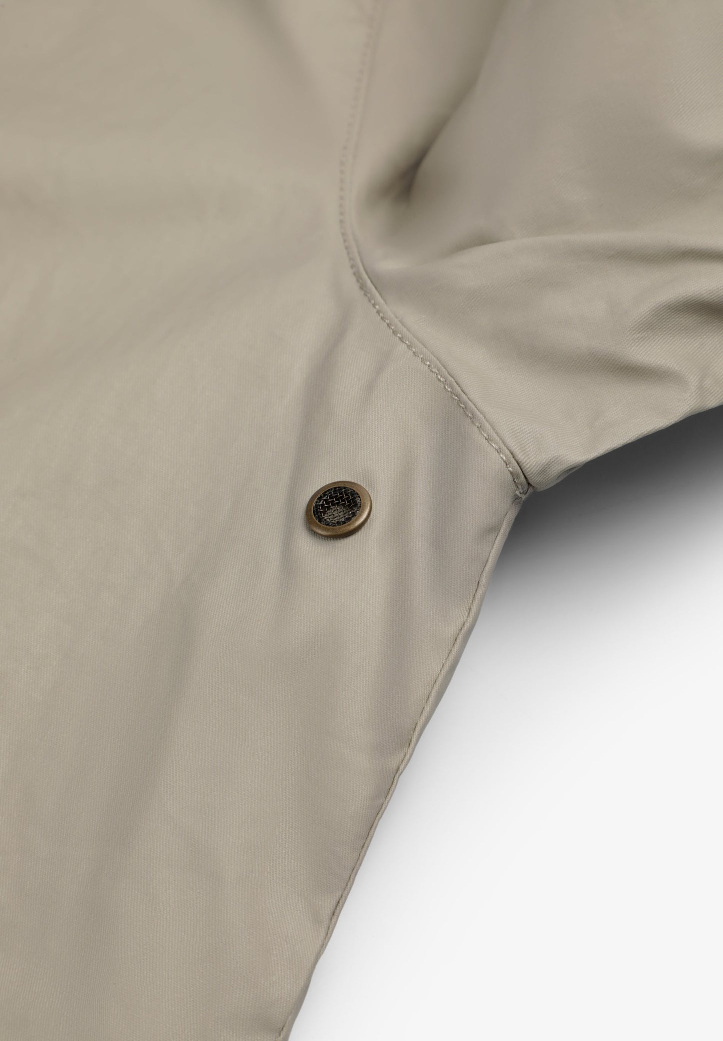 CHAQUETA CON CAPUCHA MESH