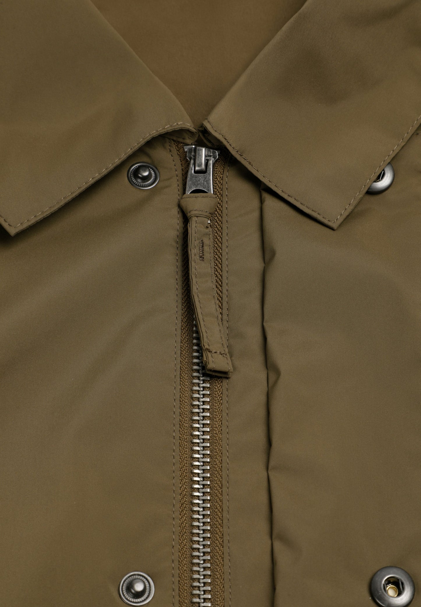 CHAQUETA TÉCNICA CON CREMALLERA
