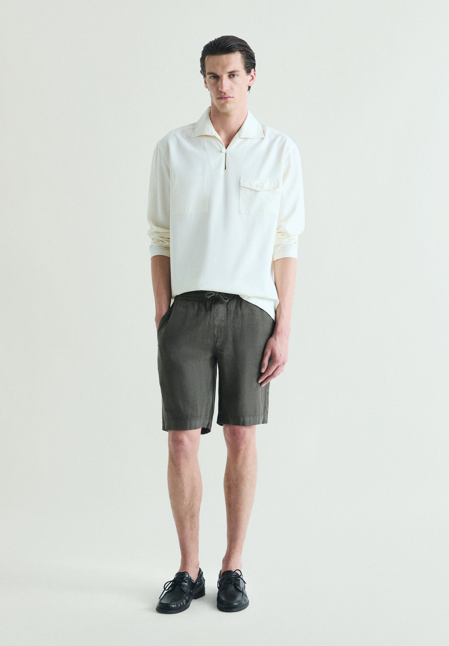 BERMUDAS LISAS LINO