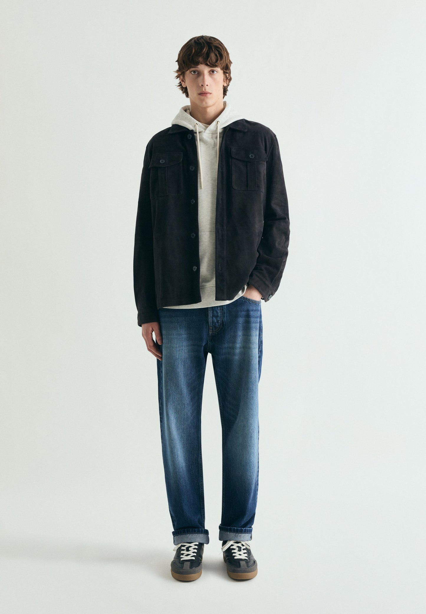 SUDADERA BORDADA CON CAPUCHA