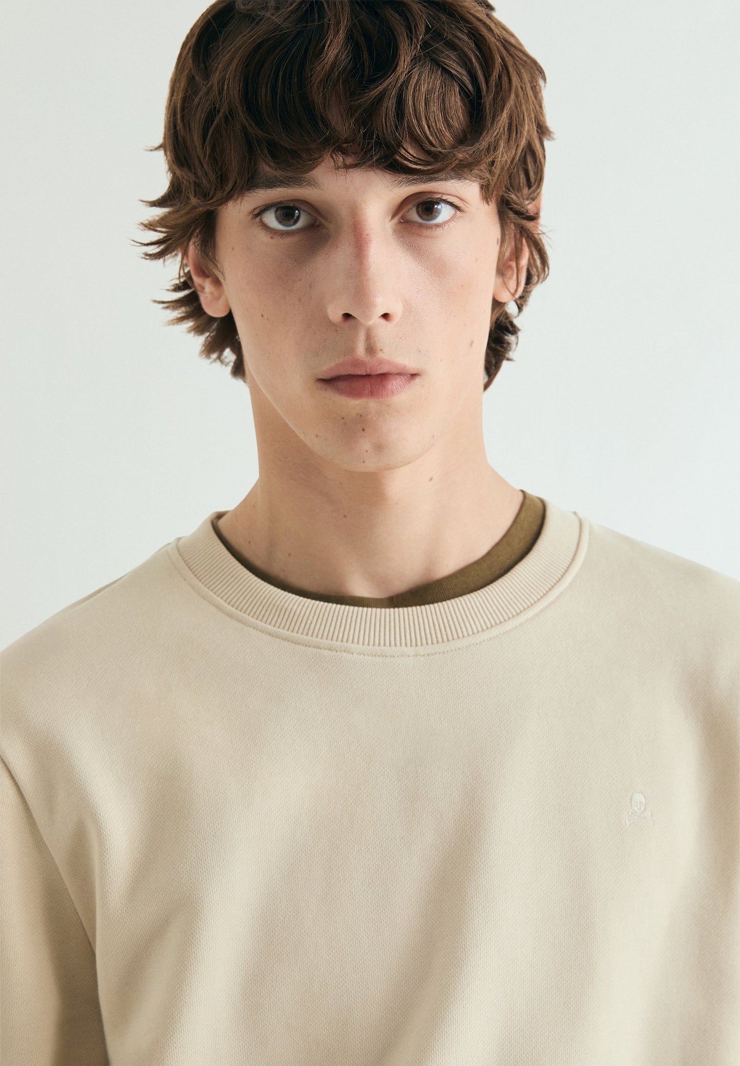 SUDADERA BORDADA WASHED