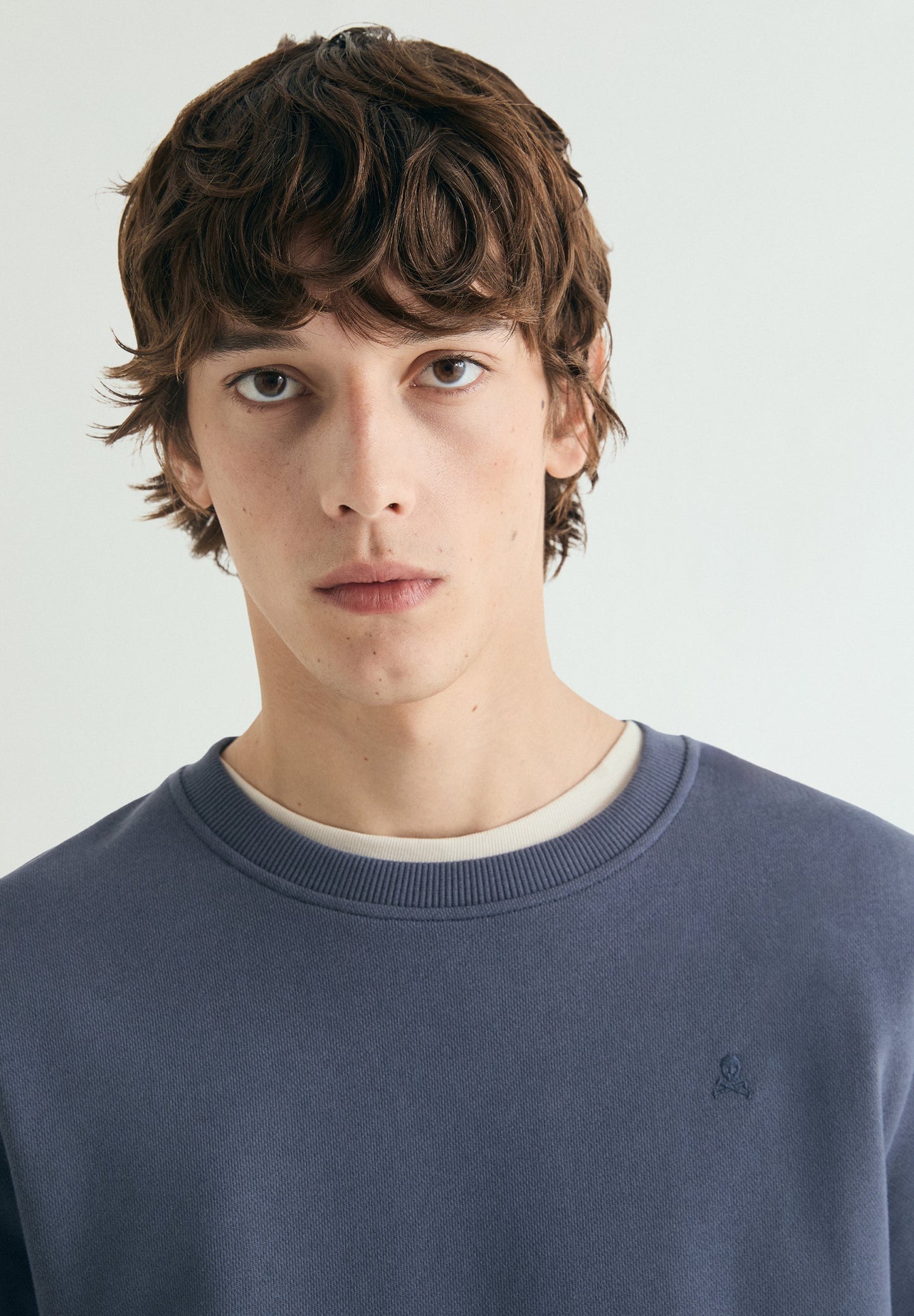 SUDADERA BORDADA WASHED