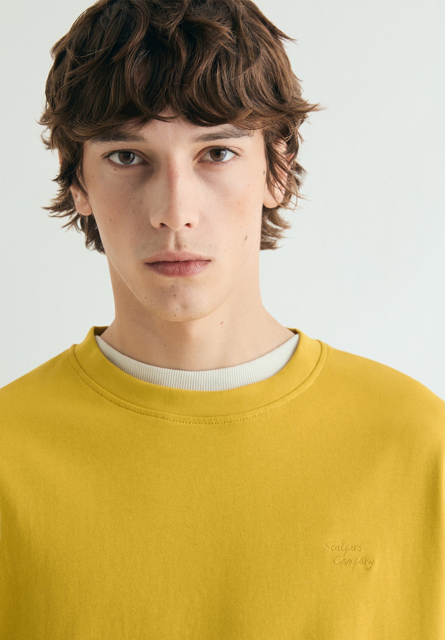 CAMISETA BORDADA MEDIUM WEIGHT