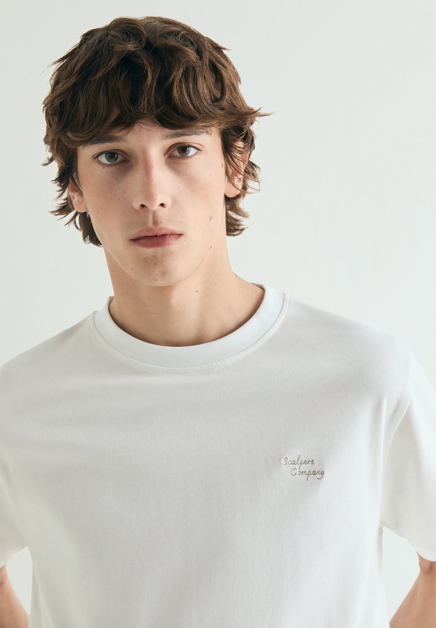 CAMISETA BORDADA MEDIUM WEIGHT