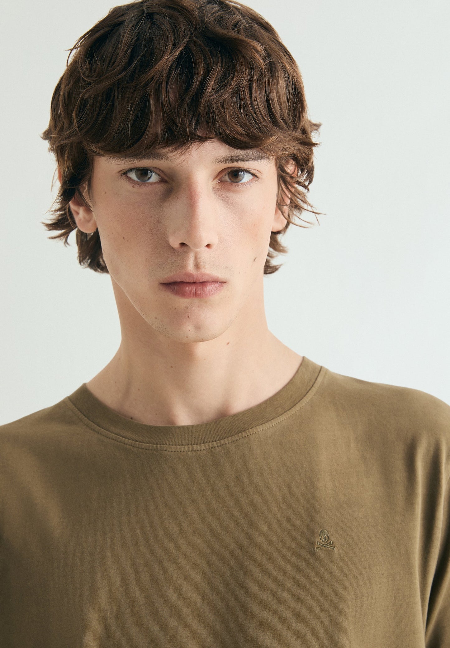 CAMISETA BORDADA REGULAR FIT