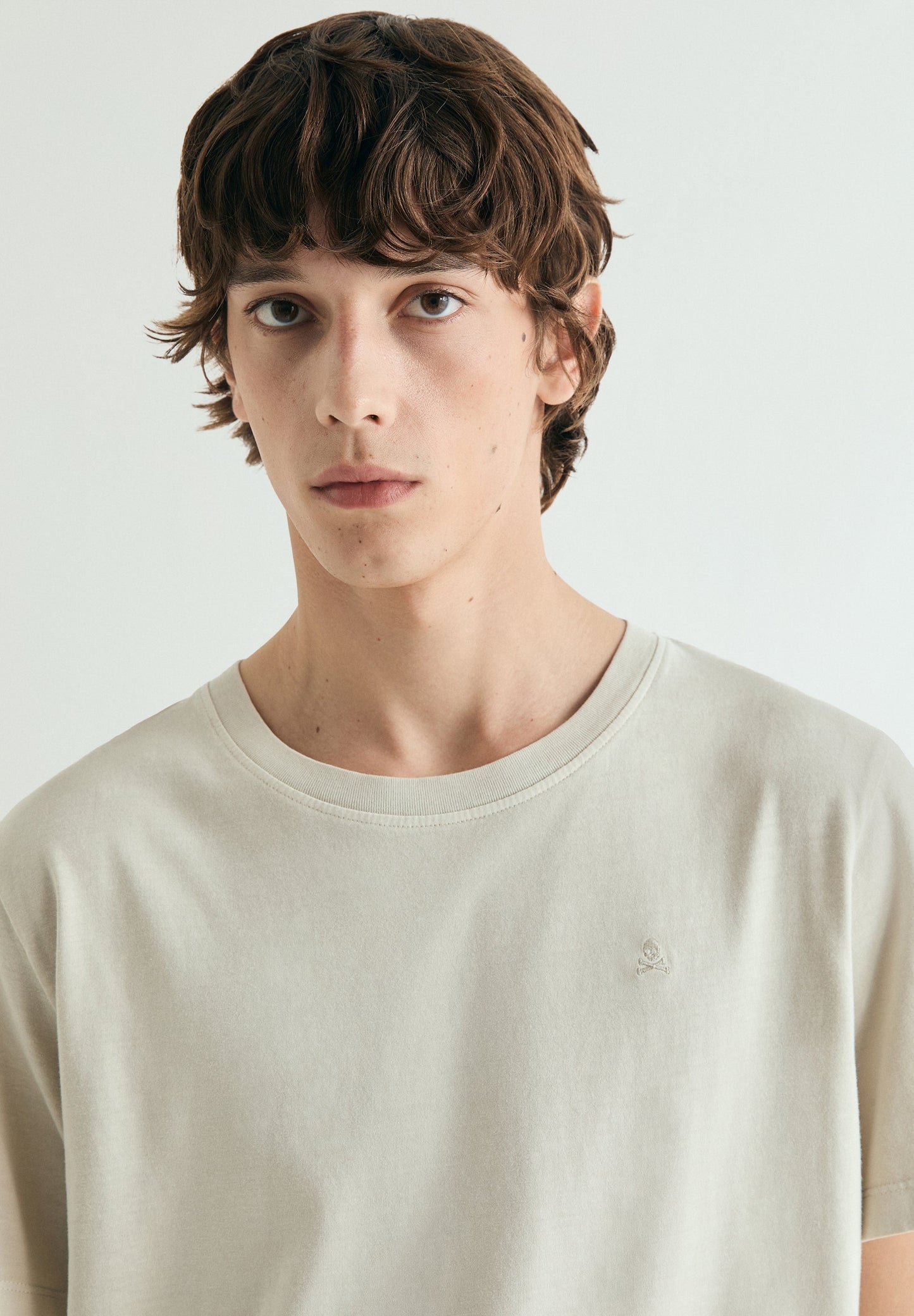 CAMISETA BORDADA REGULAR FIT