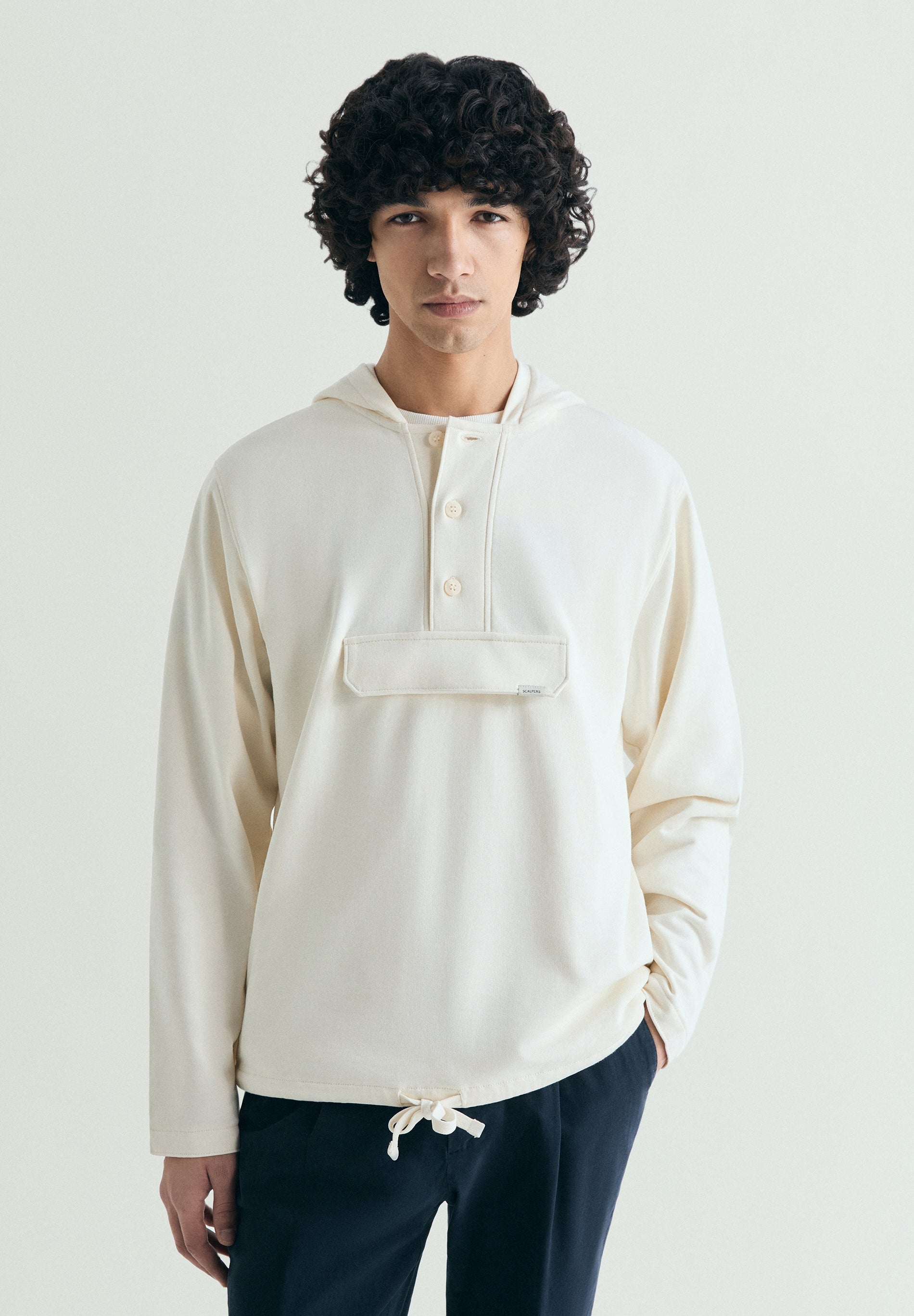 SUDADERA CON CAPUCHA BOLSILLO FRONTAL