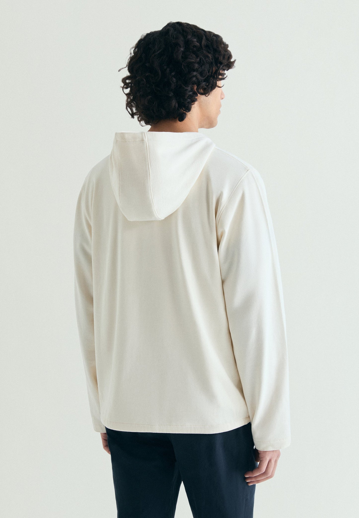 SUDADERA CON CAPUCHA BOLSILLO FRONTAL