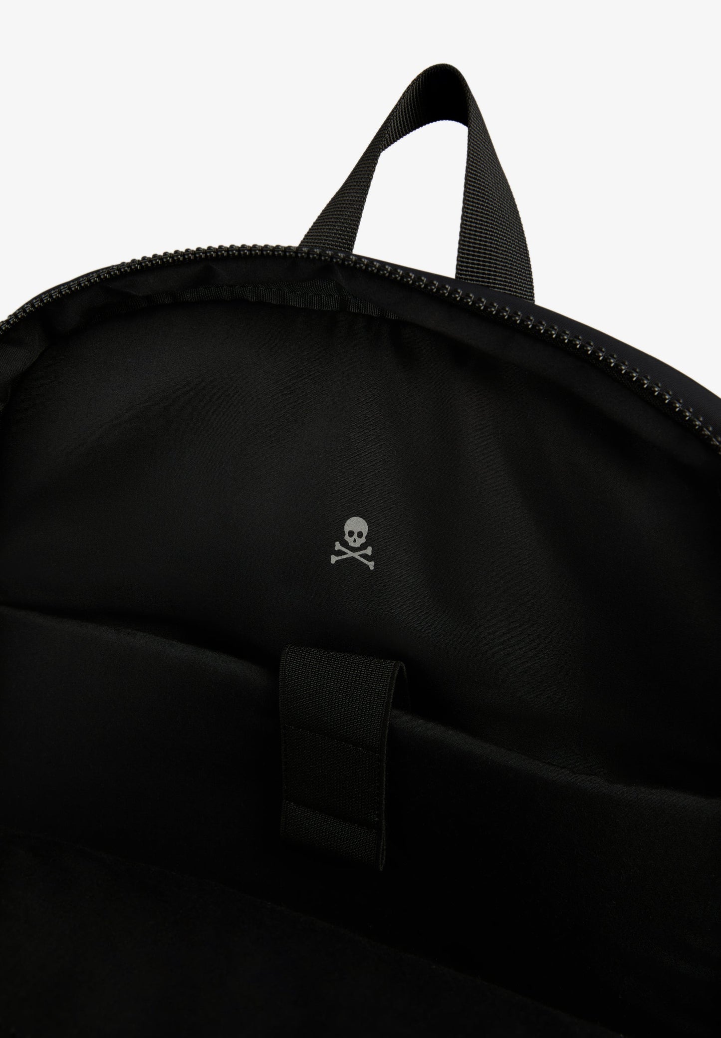 MOCHILA TÉCNICA CON BOLSILLOS