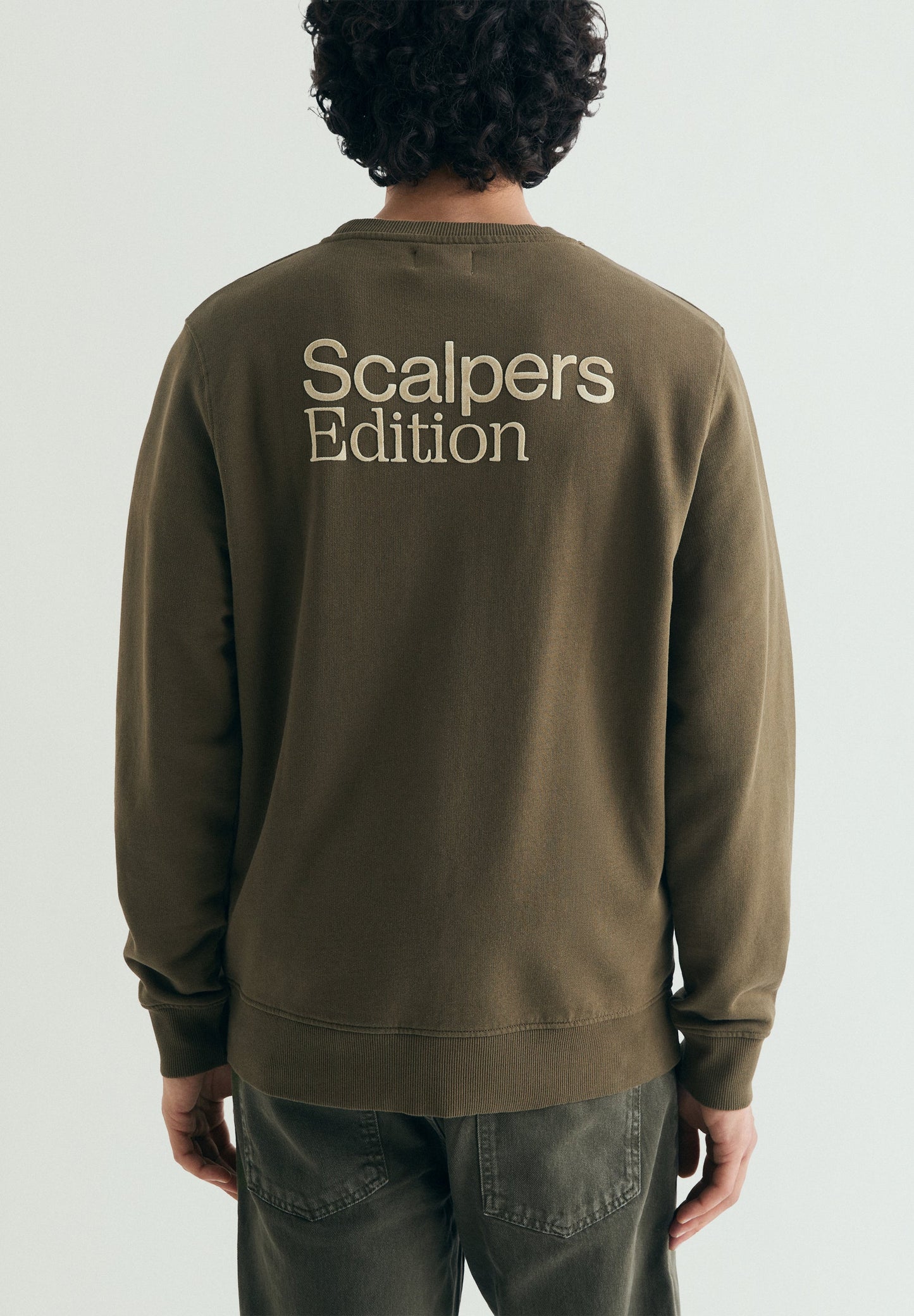 SUDADERA BÁSICA PRINT TRASERO
