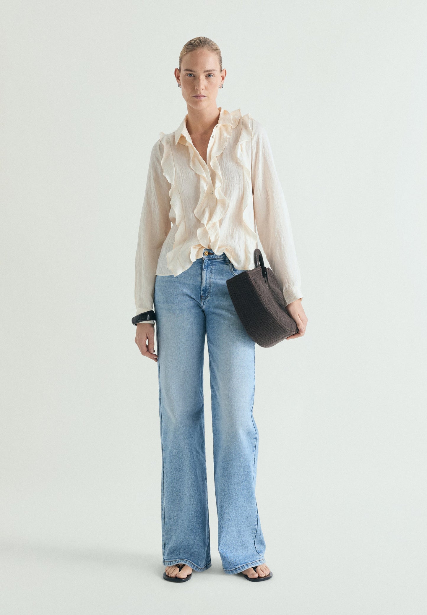 BLUSA DETALLE VOLANTES